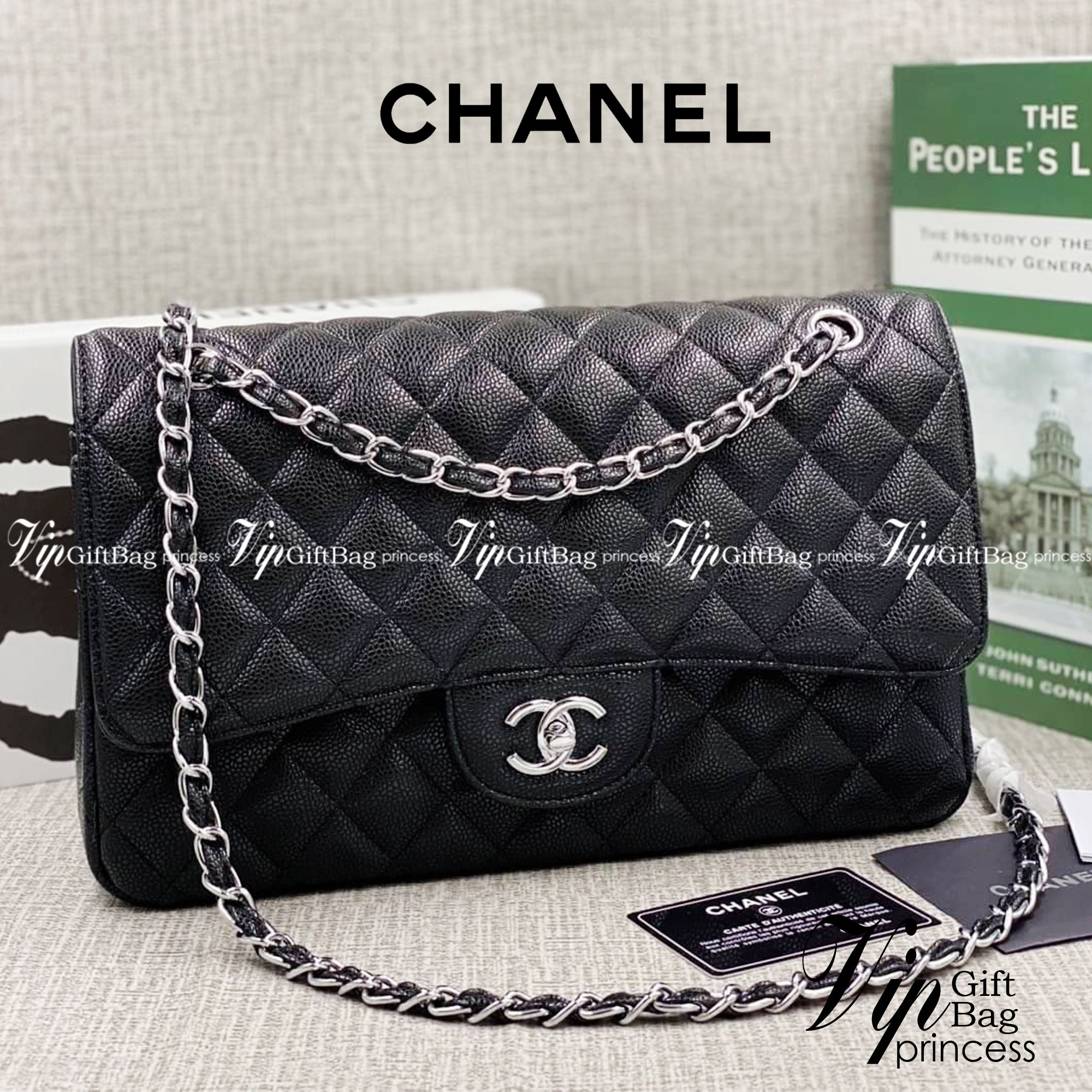 หนังแท้ CHANEL LARGE CLASSIC JUMBO HANDBAG 30cm พร้อมส่งที่ไทย Lambskin & Grained Calfskin กระเป๋าสะพายคลาสสิกใบใหญ่ หนังแท้และโลหะสีทอง/สีเงิน ภาพสินค้าถ่ายจากงานขายจริง ใช้งานต่างประเทศได้