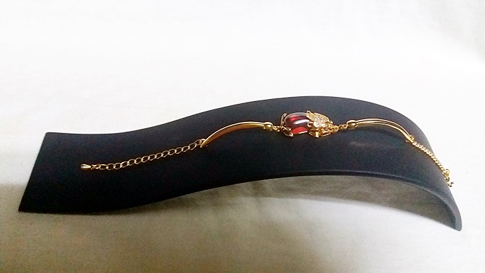 สร้อยข้อมือปี่เซี้ยะองค์เล็กพลอยมณีใต้น้ำสีแดง ช่วยต้านคราเคราะห์ แก้ชงปีกุน ปี2562 พร้อมใบคาถาค่ะ