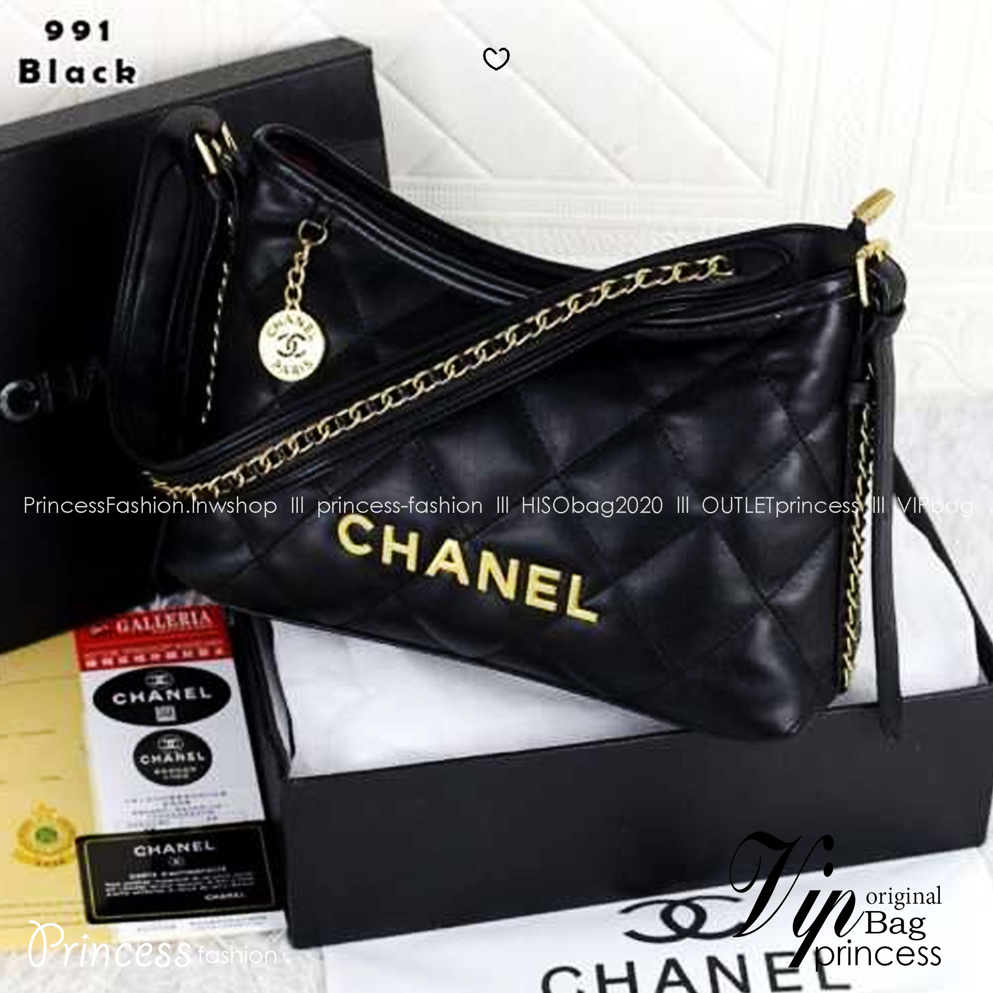 CHANEL HOBO BAG Shoulder Bag กระเป๋าสะพายทรงโฮโบ หนังลายตาราง โลโก้CC Iconic ด้านบนแบบเปิดปิดด้วยซิป สายโซ่ทองสวยหรูใช้งานสะดวกกำลังน่ารักเลยค่ะ