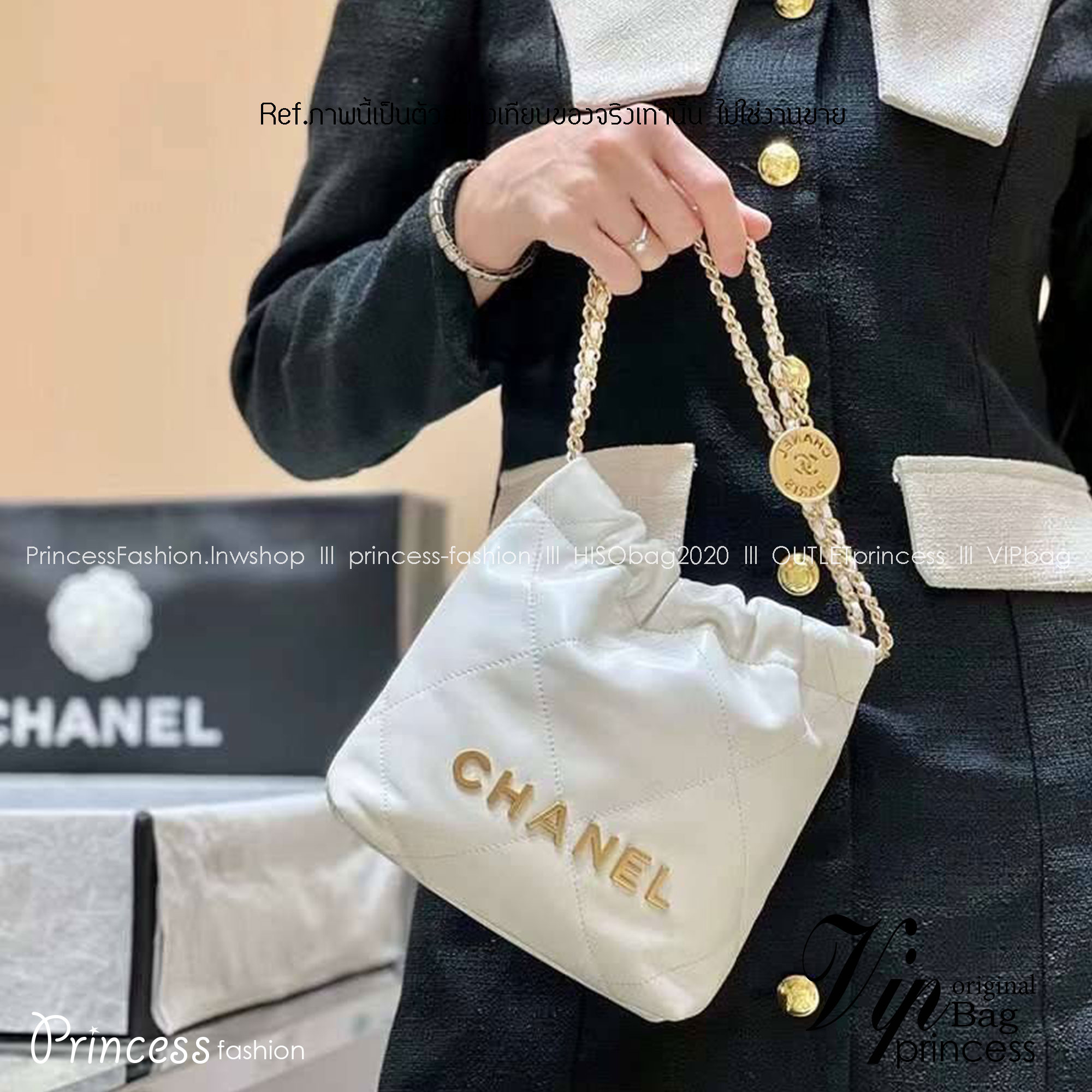 Chanel 22 mini bag กระเป๋าสะพายดีไซน์สุดเรียบหรู โดดเด่นจากสายสะพายโซ่สีทอง และเหรียญโลโก้ เพิ่มความแพงไปอีก ใช้ได้ง่ายๆไปเลยทุกโอกาส เกินต้านที่สุดกับไอเท็มนี้