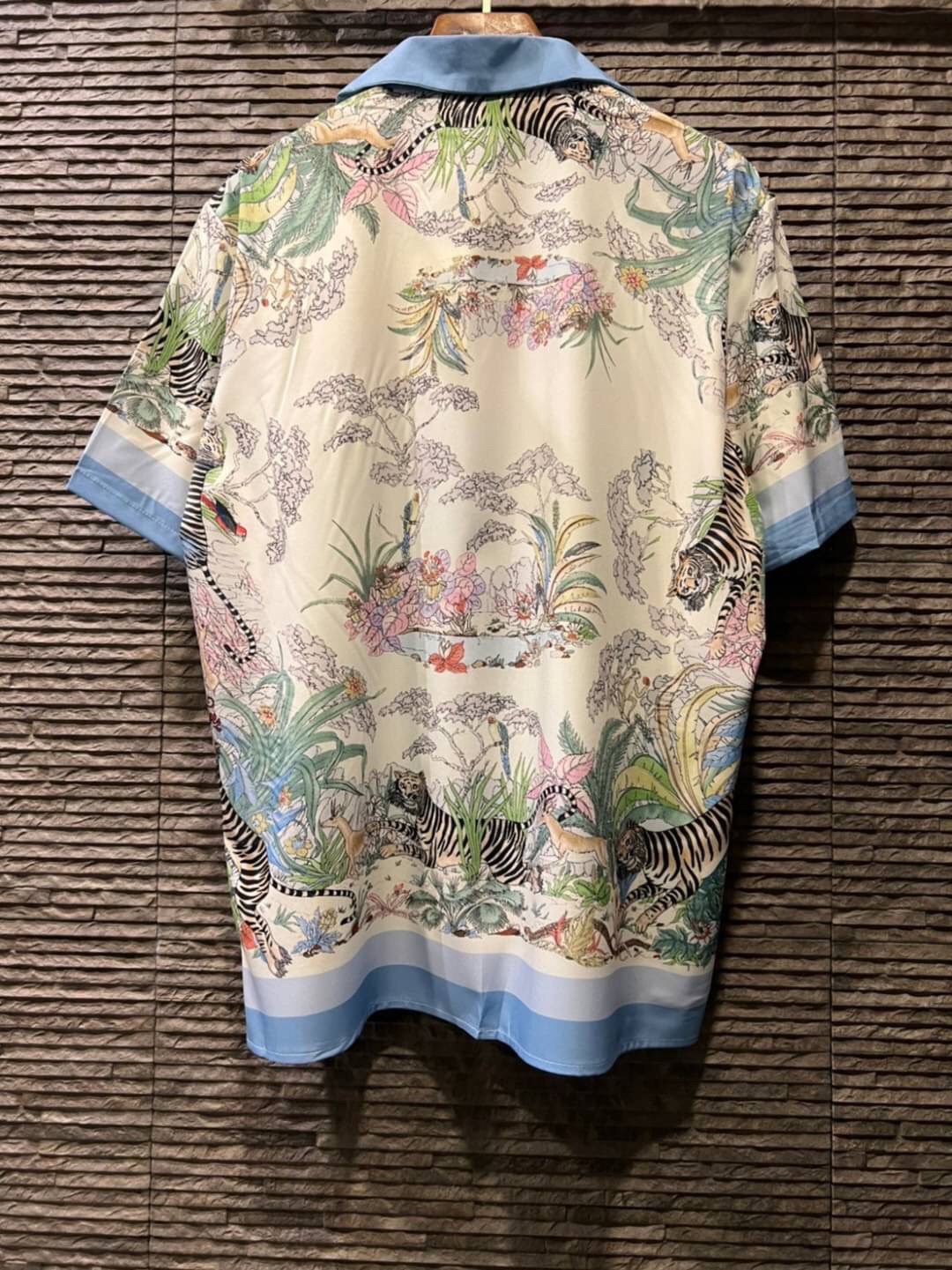 Gucci Tiger bowling shirt / Gucci Men's Shirts / Gucci Shirts งานเกรดออริจินอล พิมพ์ลายคมชัด มีป้ายแท็กที่คอเสื้อทุกตัว พร้อมส่งที่ไทย ภาพสินค้าถ่ายจากงานขายจริง ใช้งานต่างประเทศได้