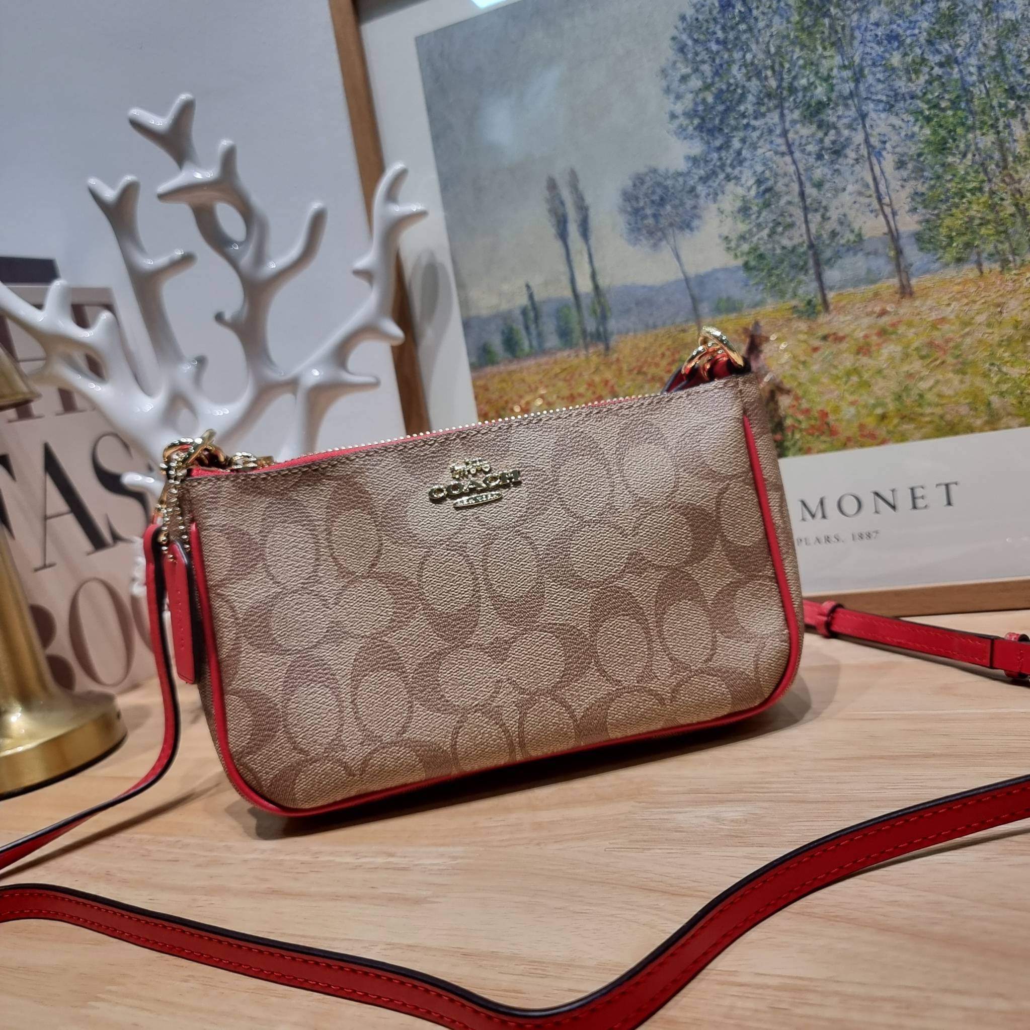 COACH TOP HANDLE POUCH F58321 พร้อมส่ง 9 สี กระเป๋าทรงพอช ยอดฮิต ยกขึ้นแท่น ด้วยดีไซน์ที่ออกมาให้ใช้งานได้ง่าย ขนาดกำลังเหมาะ