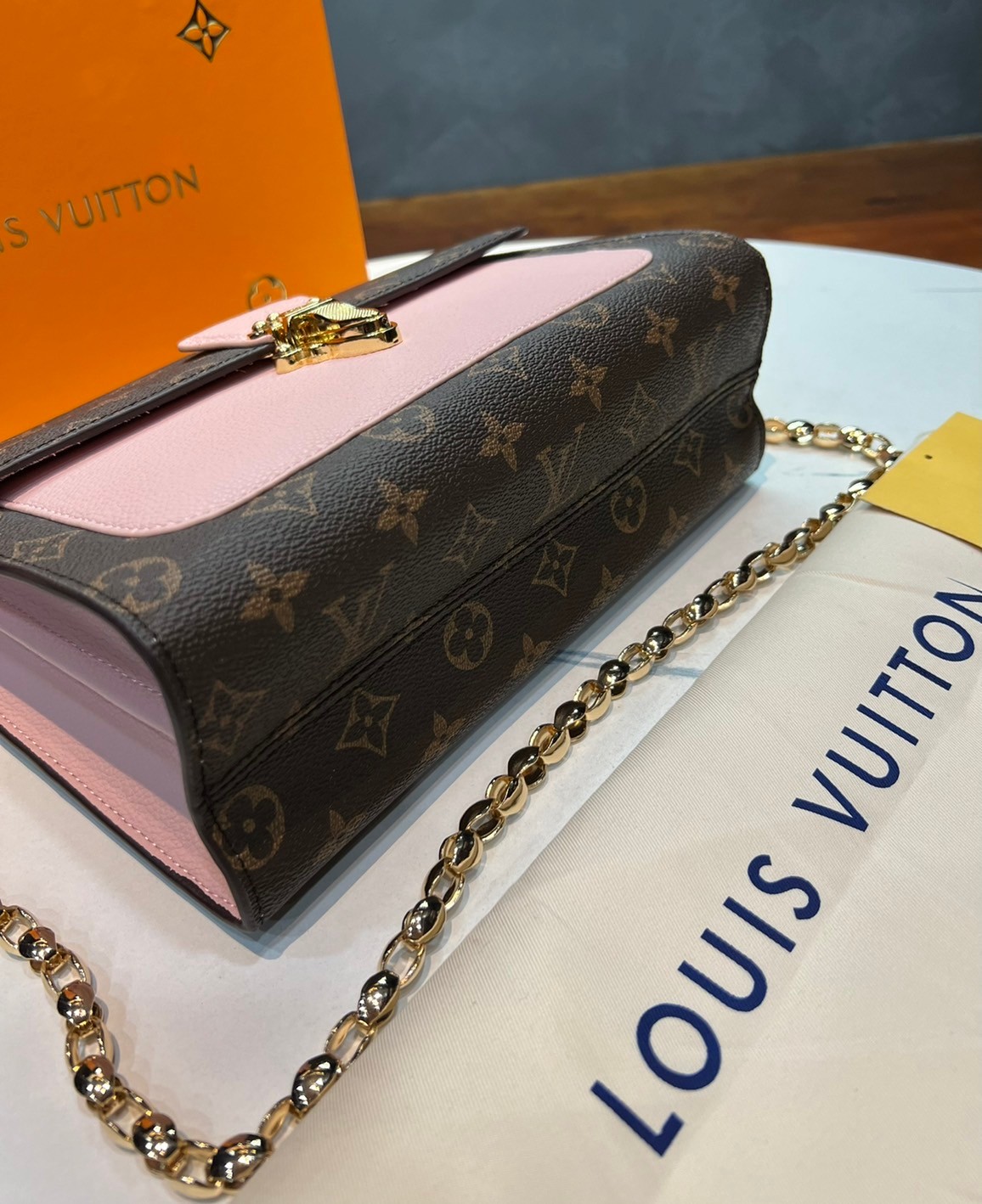 หนังแท้ LOUIS VUITTON VICTOIRE BAG พร้อมส่งที่ไทย