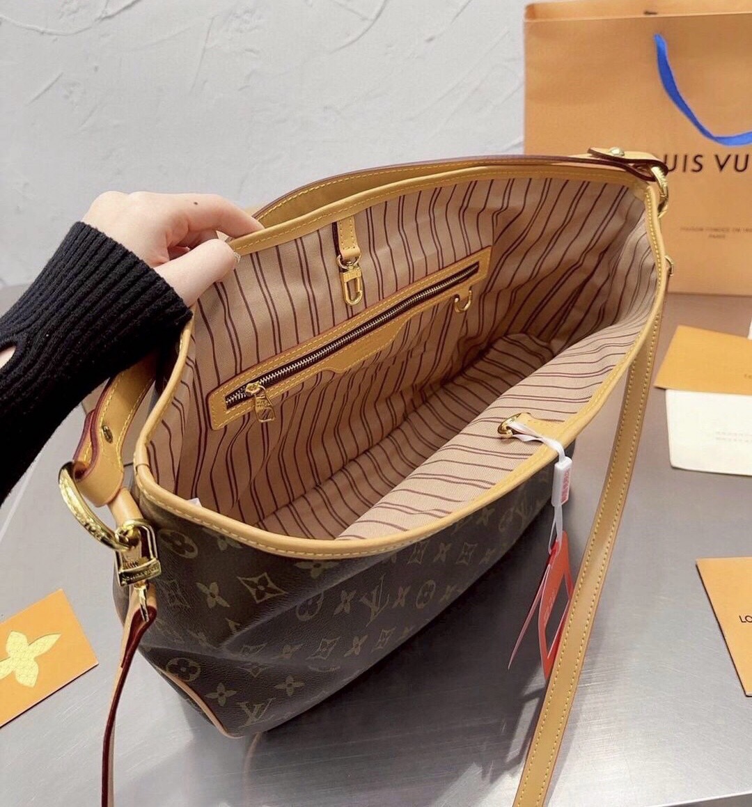 LV Delight Tote Bag กระเป๋าทรงโท้ทใบใหญ่ ขนาดจุได้แบบล้นๆ มาพร้อมใบเล็กเข้าเซ็ทพิเศษที่สุด!! สมใจใครที่มองหากระเป๋าใบโปรด