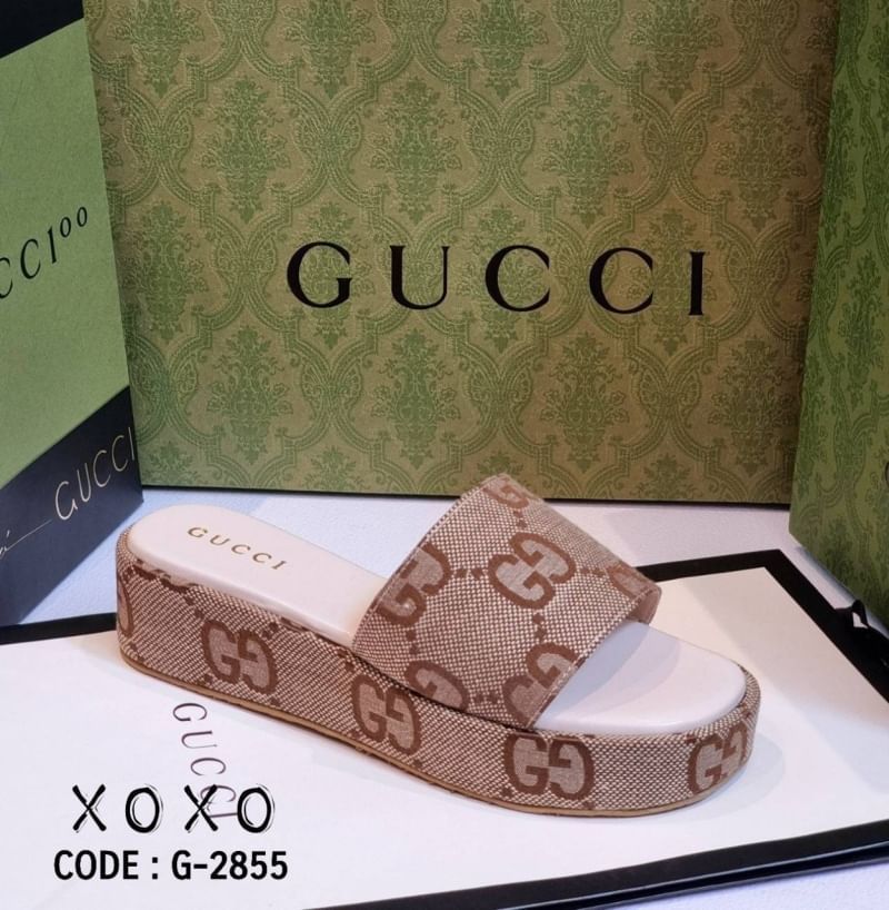 Gucci Sandals แตะสวม ส้นเสมอ ใส่สบายมาก น้ำหนักเบา หนังลายแบรนด์ แมทส์ชุดง่าย สวย หรู