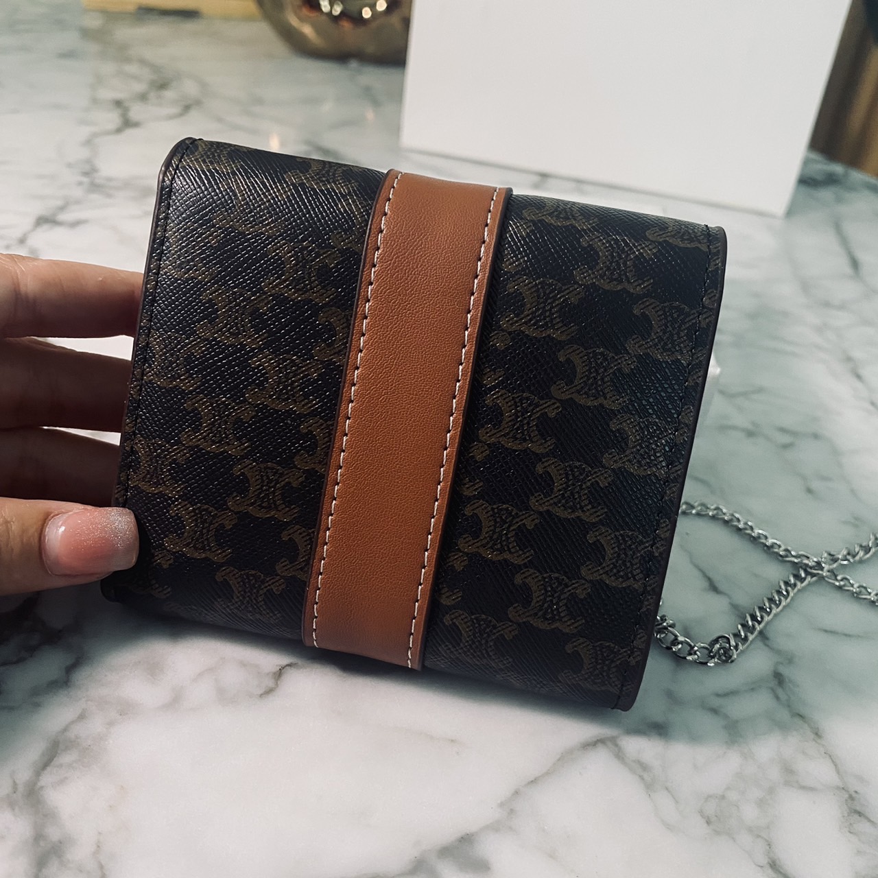 CELINE TRIFOLD WALLET กระเป๋าสตางค์ 3 พับ พร้อมสายสะพายโซ่ crossbody สะพายไหล่ได้ เริ่ดเว่อร์! ไอเท็มสุดฮอต exclusive ดีไซน์สุดคลาสสิค วินเทจ เรียบง่ายแต่หรูหรา