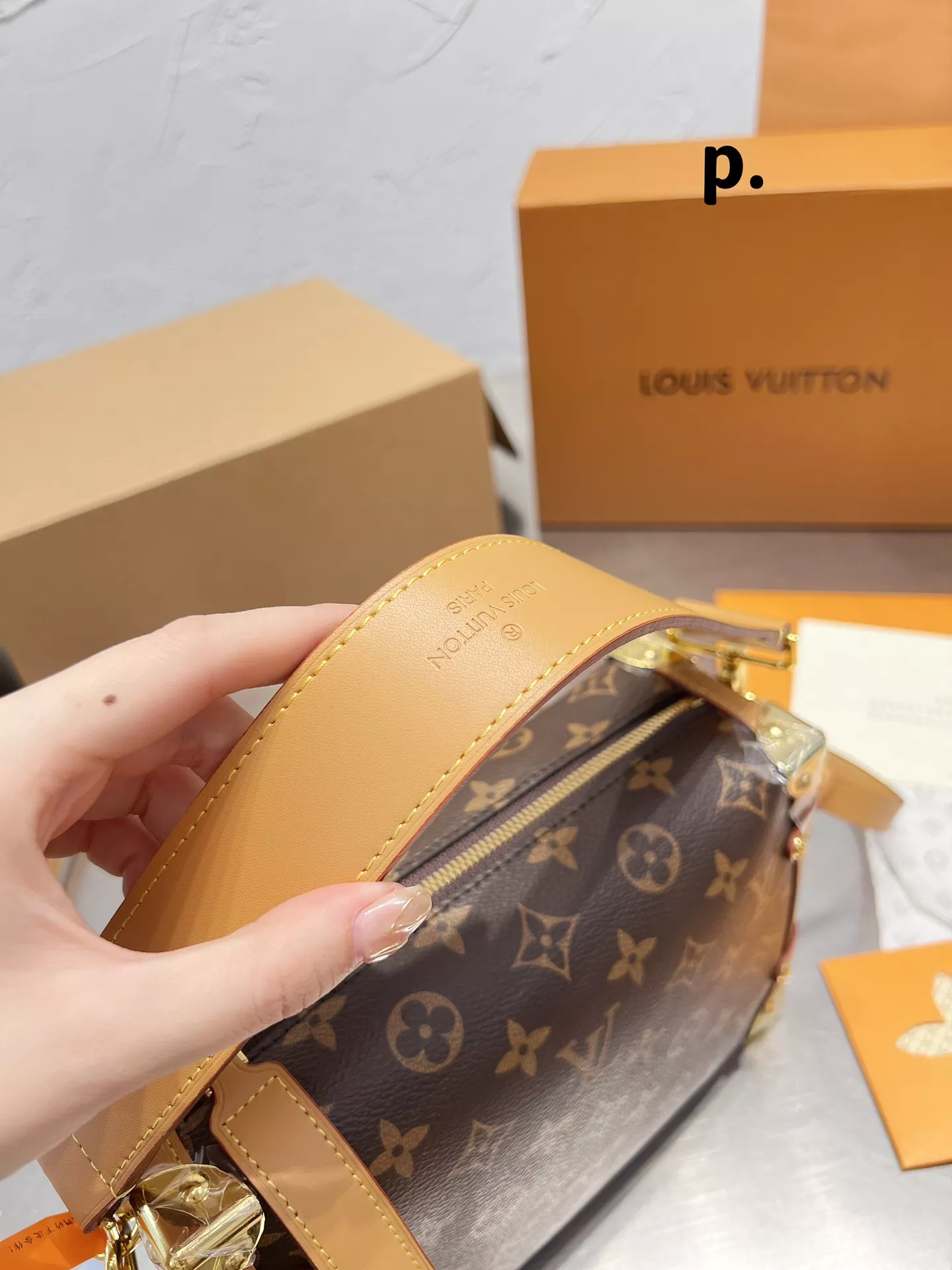 LV Side trunk pm / LV Soft Box Side Trunk Ladies Shoulder Messenger Bag กระเป๋าสะพายทรงกล่อง ที่สาวๆเรียกร้อง วัสดุหนังแคนวาส ดีไซน์ทุกอย่างได้ลงตัว หรูหรา อัพลุคได้ทุกสไตล์ ราคาสุดคุ้ม รุ่นนี้เป็น unisex ด้วยน้า ใช้ได้ทั้งหนุ่มๆและสาวๆไปเลย