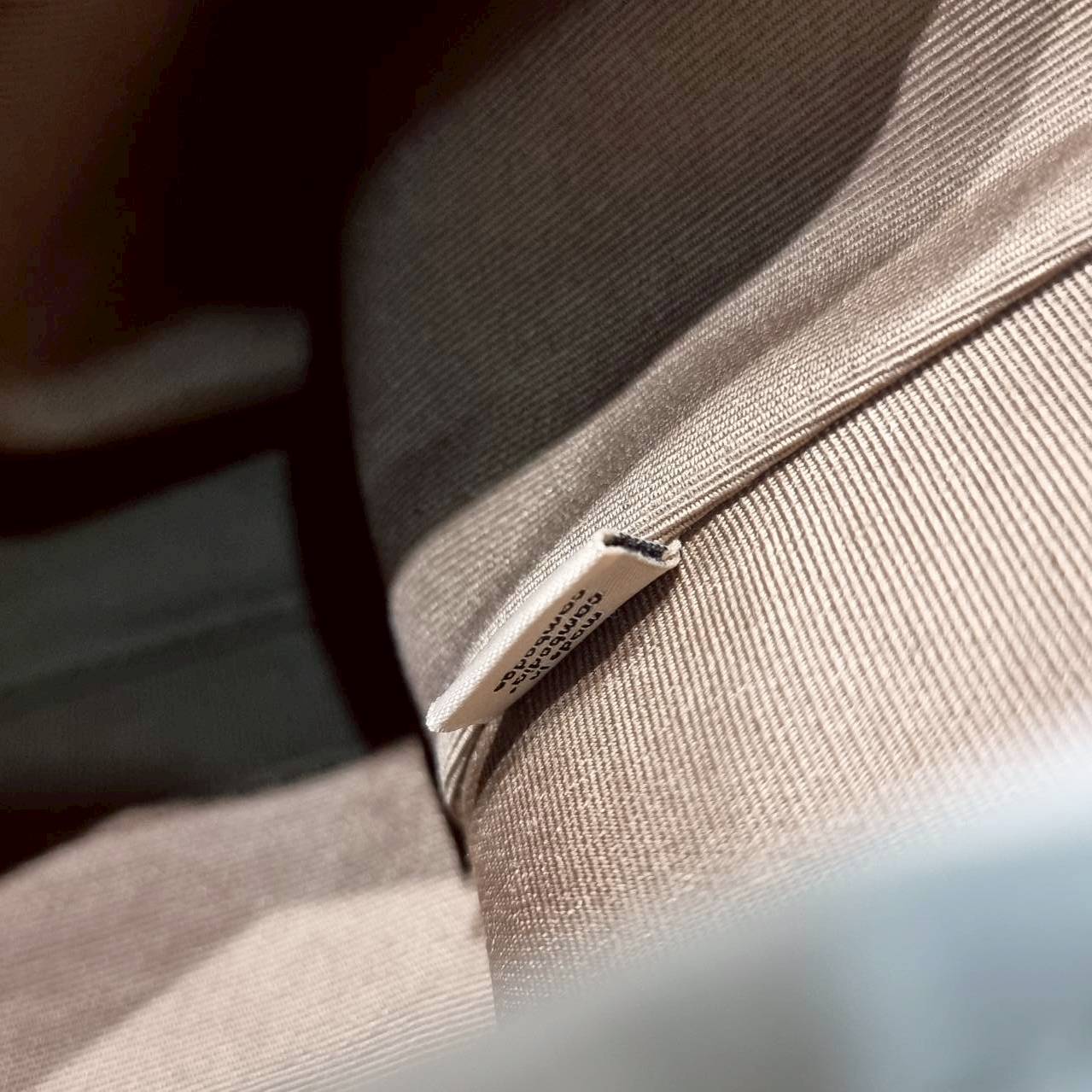 ORI หนังแท้ | Coach Laurel Signature shoulder bag กระเป๋าสะพายทรงโท้ท มาใหม่ในโทนสีน่ารักสุดจะคิวท์ มีให้ทั้งสายคล้องไหล่ และสายสะพายข้าง ใช้แมทช์ได้กับทุกลุคทุกสไตล์ ภายในเป็นช่องโล่ง มีซิปและช่องย่อย จุของได้เยอะกว่าที่เห็นมากๆ