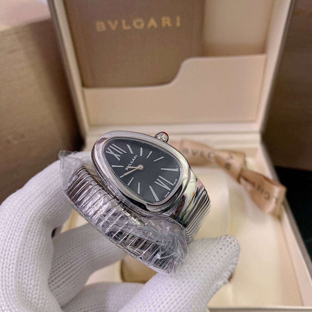 BVLGARI SERPENTI WATCH 24mm 26mm นาฬิกาบุลการี รุ่นหน้าปัดไม่มีเพชร นาฬิกาผู้หญิง ระบบถ่าน Quartz ภาพสินค้าถ่ายจากงานขายจริง