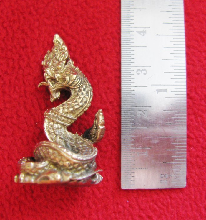องค์พญานาค สูง4ซม. เนื้อทองเหลือง(ตั้งบูชาหน้ารถ)พร้อมใบคาถาค่ะ