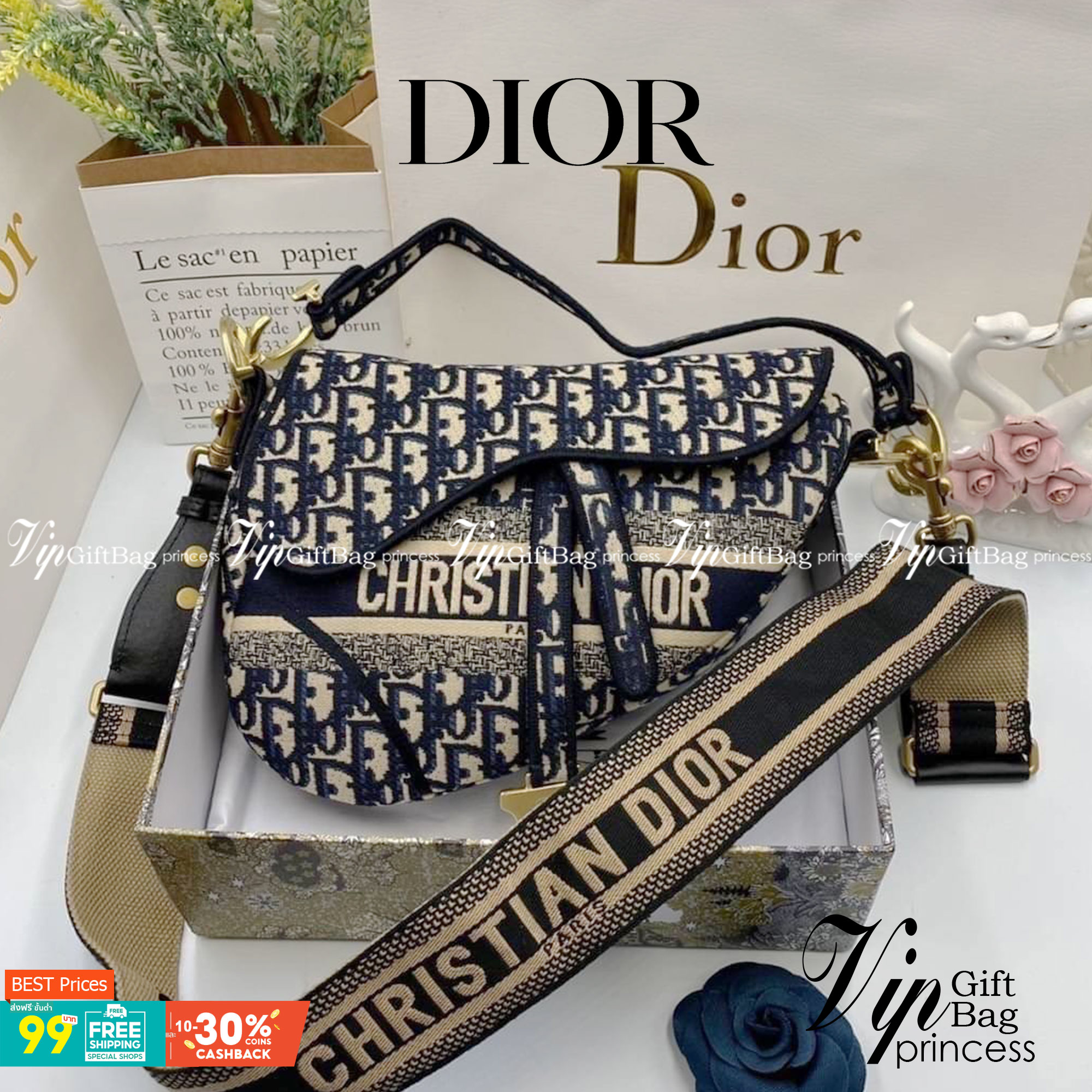 DIOR SADDLE BAG Blue Dior Oblique Embroidery รุ่นใหม่ กระเป๋ารุ่นยอดนิยมตามแบบฉบับแบรนด์ ใช้งานได้ 2 แบบ สะพายยาว CROSSBODY และสายสั้นถือได้เก๋ๆ ลุคนี้คูลสุดๆ เลยค่าา ภาพถ่ายจากสินค้าจริง! สวยมาก พร้อมส่งที่ไทยราคาสุดคุ้ม สาวๆ ห้ามพลาดค่ะ!