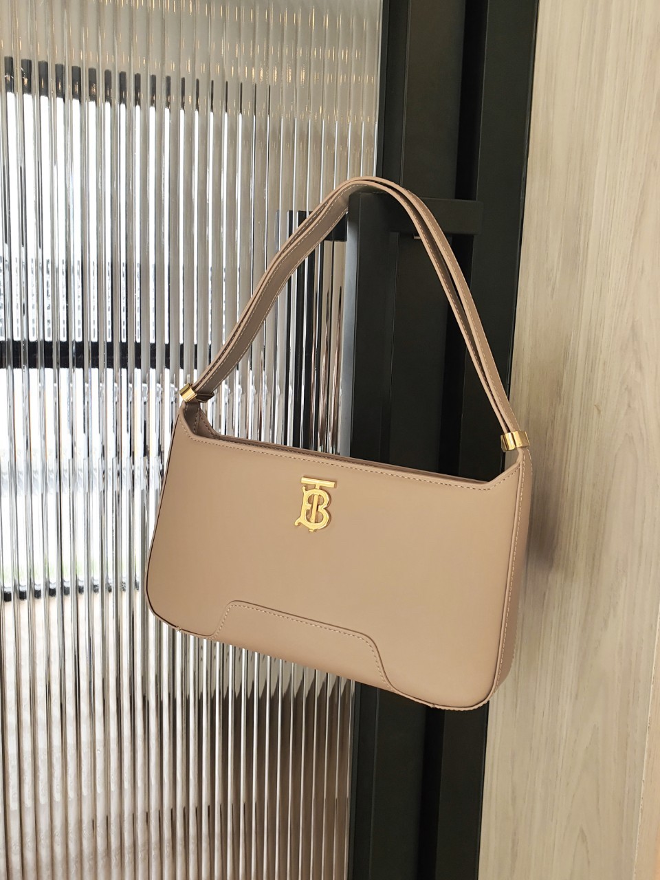 Burberry Leather TB Shoulder Bag / BURBERRY LEATHER SHOULDER BAG ทรงยอดฮิตแห่งปี วัสดุหนังแท้ สวยหรูอยู่ทรง