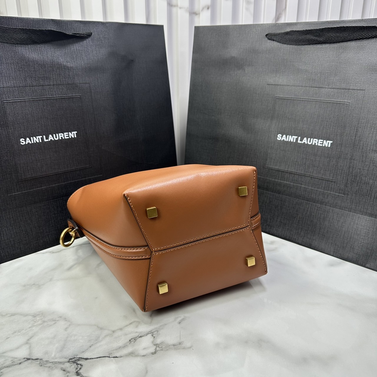 Small 6" YSL Le 37 in shiny leather Hobo Bag / YSL Bucket Bag / YSL Tote Bag กระเป๋าสะพายทรงโฮโบโท้ท งานหนังสวยเต็มใบ อะไหล่ทองสวยคลาสสิก ราคาแสนดีแนะนำของมันต้องมีจริงๆ