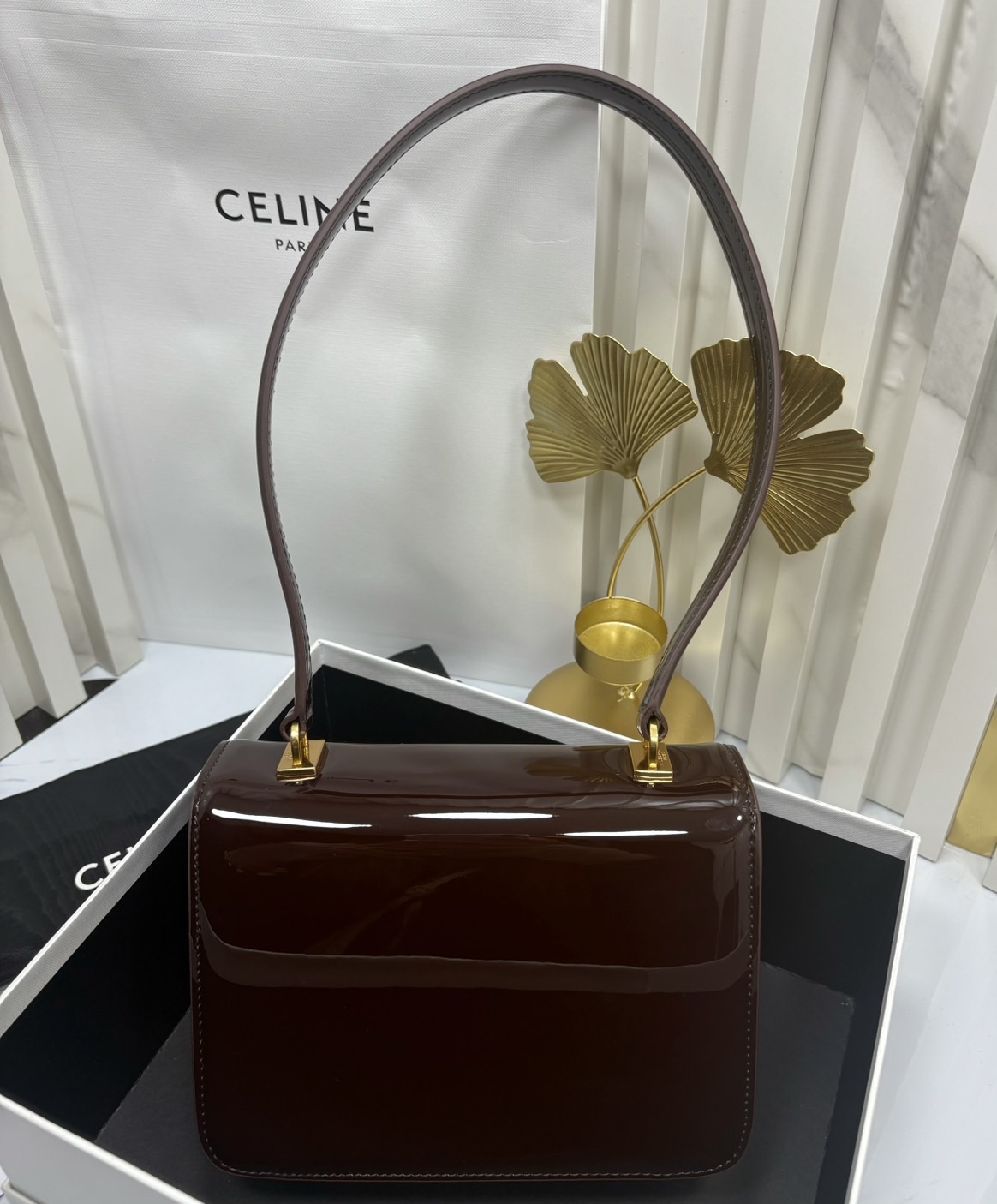 CELINE TEEN GARANCE bag in PATENT CALFSKIN กระเป๋าสะพายไหล่หนังแท้ รุ่นใหม่ล่าสุดหนังเงาสวยงามหรูหรา 🤍 เกรดออริจินอล สลับแท้ 1:1 ภาพถ่ายจากงานขายจริง ใช้งานต่างประเทศได้