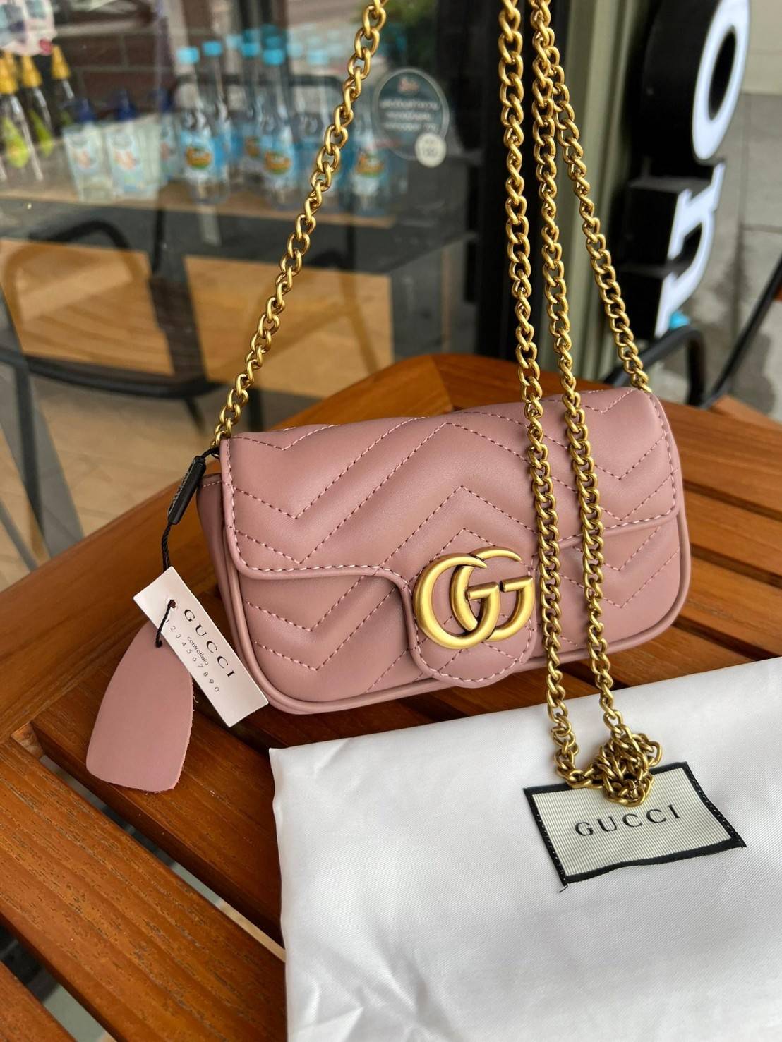 Gucci Marmont Super mini Premiumgift กระเป๋าสะพายข้างใบเล็ก น้องมินิ น่ารั๊กมุ้งมิ้ง วัสดุหนังเชฟรอน สายสะพายแบบโซ่ อะไหล่ทองหรูหรา ด้านหน้าประดับโลโก้แบรนด์หรู ทนทาน แข็งแรง น้ำหนักเบา ใส่ตังค์ใส่โทรศัพท์ Iphone+ ได้ น่ารักมุ้งมิ้ง ไม่ควรพลาดเลยค่า