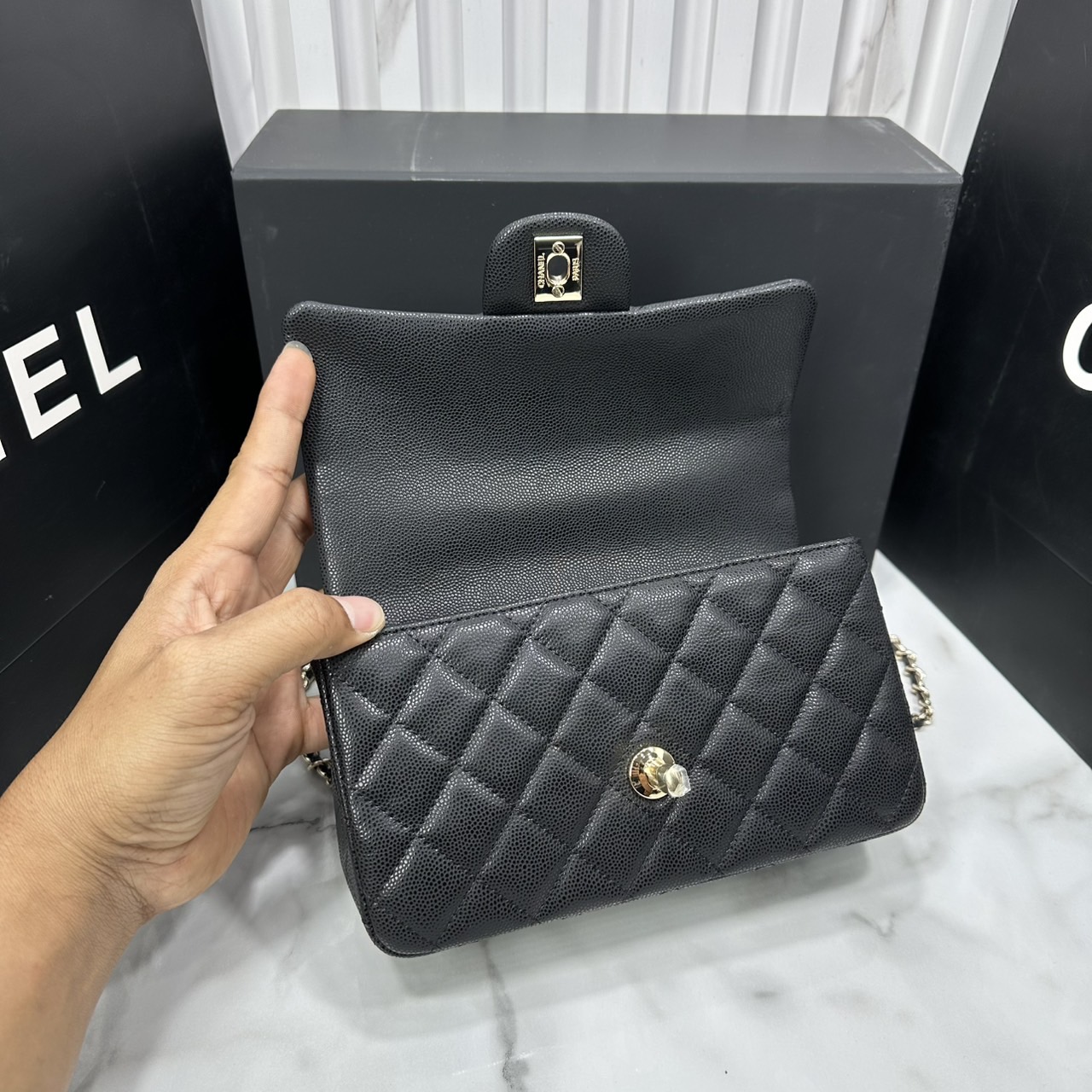 ORI หนังแท้ | CHANEL Classic Flap Bag TopHandle 20cm กระเป๋าสะพายคคลาสสิกพร้อมหูจับ หรูหราระดับตำนาน สวยงามเหนือกาลเวลา