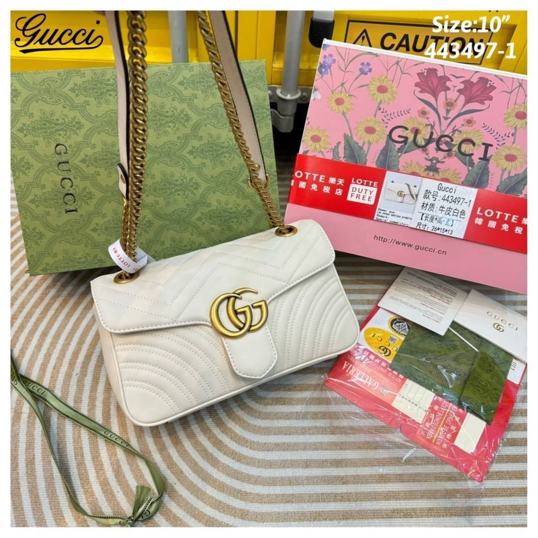 GUCCI GG Marmont shoulder bag กระเป๋าสะพายข้างรุ่นคลาสสิค สะพายขับผิว ดูแพง อัพลุคได้สบายๆ เปิด-ปิดด้วยตัวกดล็อคแน่นหนา ด้านหลังดีไซน์รูปหัวใจ