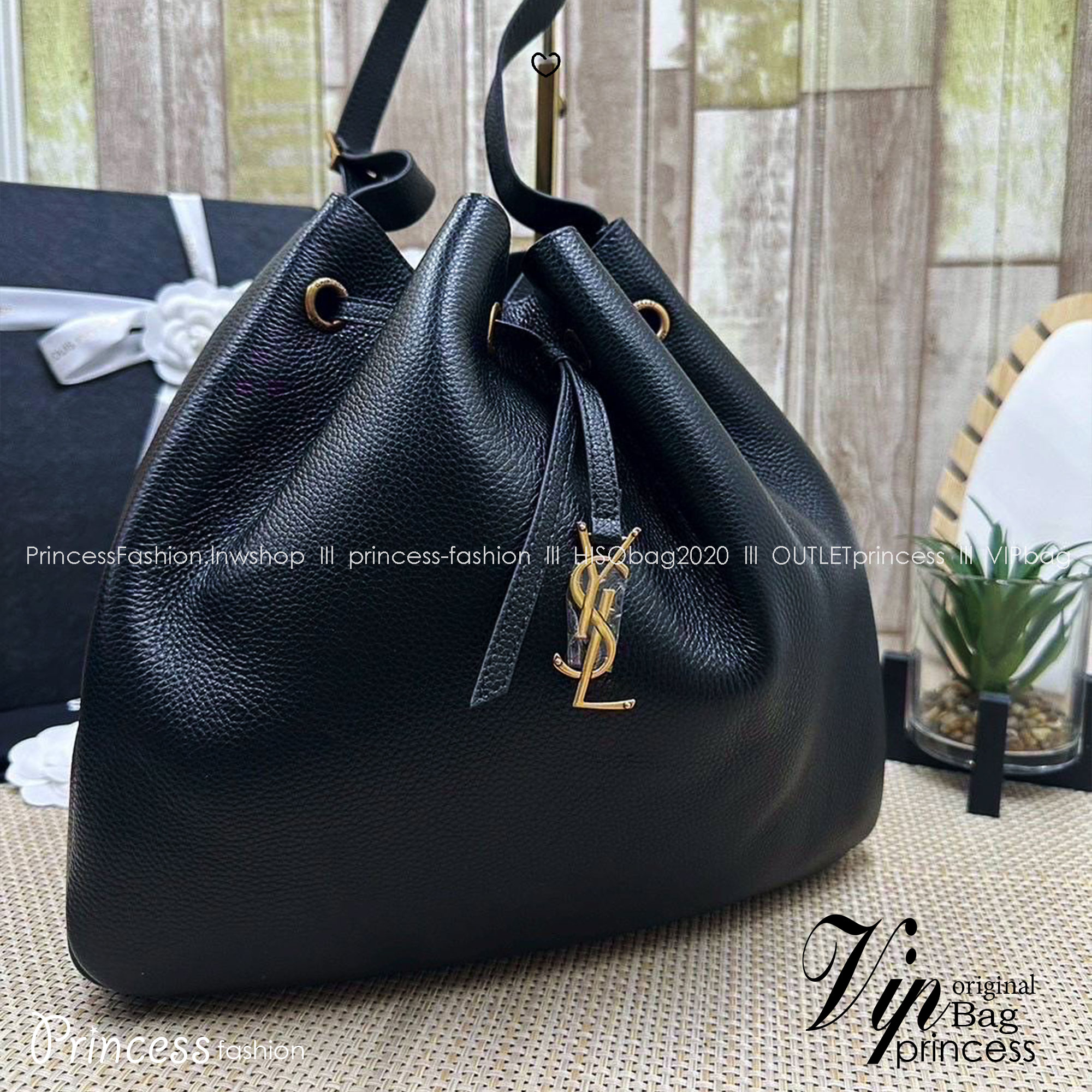 ORI หนังแท้ | YSL PARIS VII small hobo in grained leather / YSL Bucket Bag กระเป๋าสะพายทรงโฮโบบัคเก็ต งานหนังแท้ลายเกรน ฟังก์ชั่นสุดเลิศพร้อมเชือกรูด ดีไซน์รูปทรงใช้งานง่าย ภายในโล่งกว้างมาก