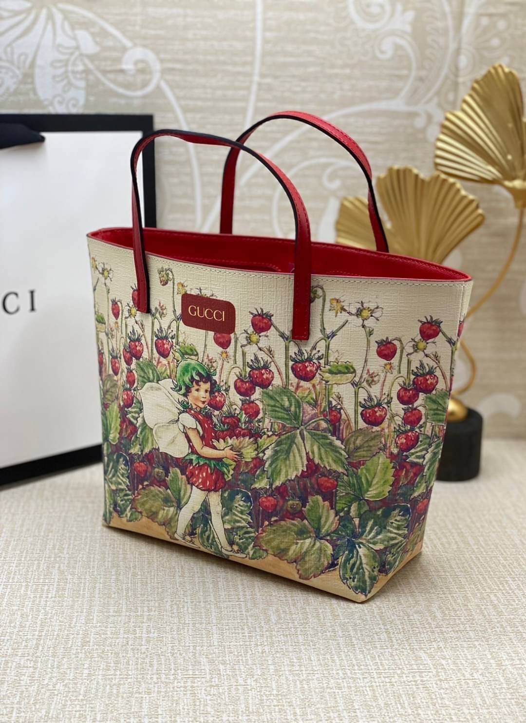 GUCCI Children's tote bag with strawberry fairy print / Gucci kid tote เกรดออริจินอล วัสดุ Canas Supreme สีขาวงาช้าง ภาพสินค้าถ่ายจากงานขายจริงใช้งานต่างประเทศได้