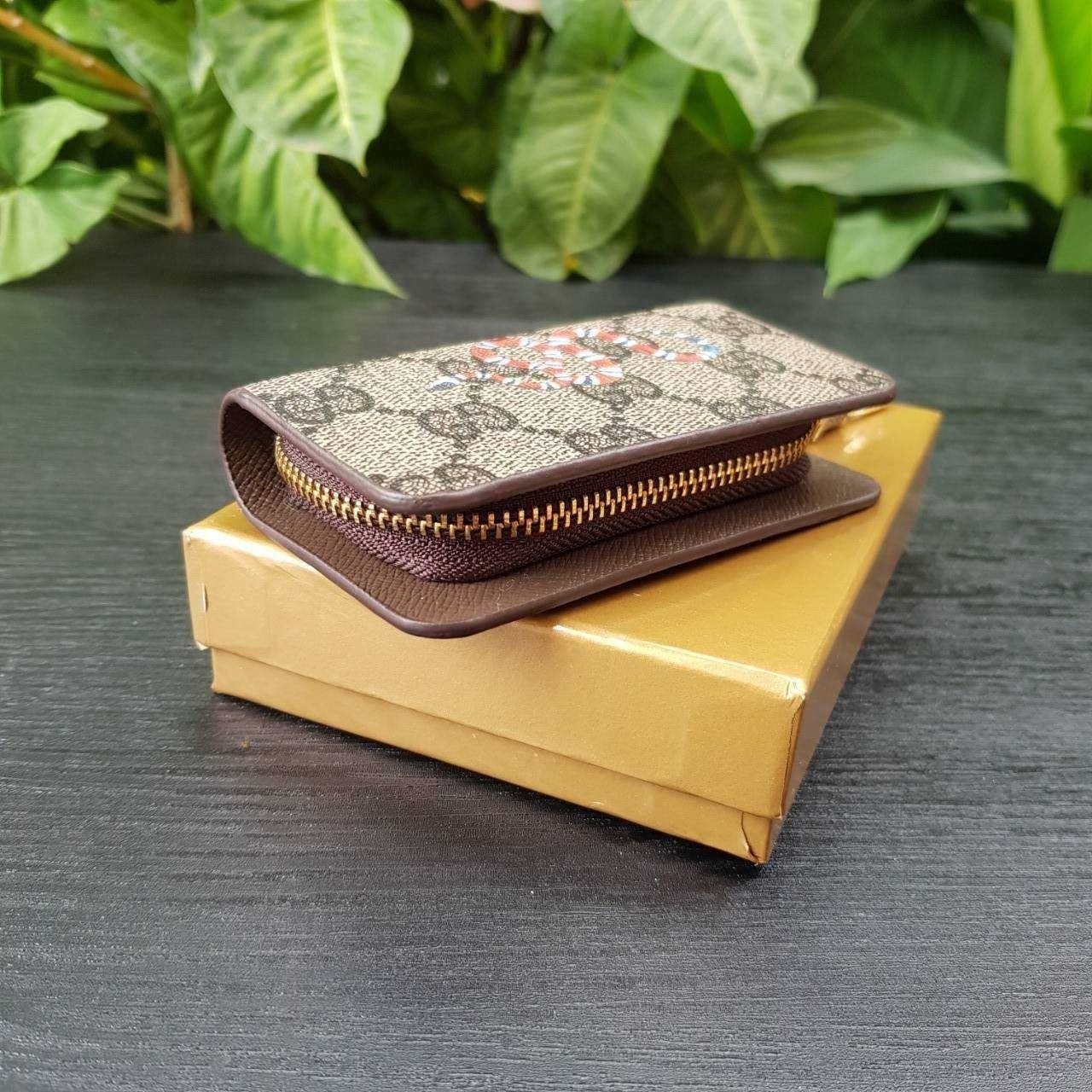 GUCCI Keychain กระเป๋าพวงกุญแจสุดหรูหรา ที่จะทำให้การหากุญแจรถยนต์ของคุณเป็นเรื่องง่าย ขนาดกระทัดรัด หยิบจับง่าย