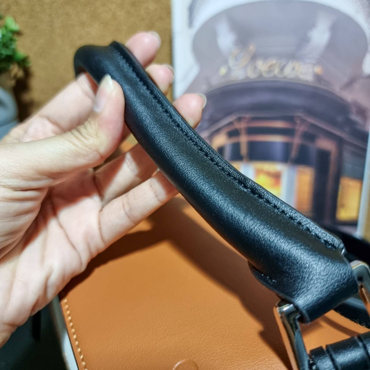 พรีเมี่ยมกิ๊ฟแท้ 100% 】LOEWE PUZZLE BAG IN CLASSIC เป็นอีกแบรนด์ที่ดีไซน์เป็นเอกลักษณ์ โดดเด่น สวยหรูทุกรุ่น!! กระเป๋าสะพายข้างทรงกล่อง สไตล์พัซเซิล ให้ฟีลลิ่งเหมือนตัวต่อคละสี ดูดีได้ทุกที่แค่มีใบนี้