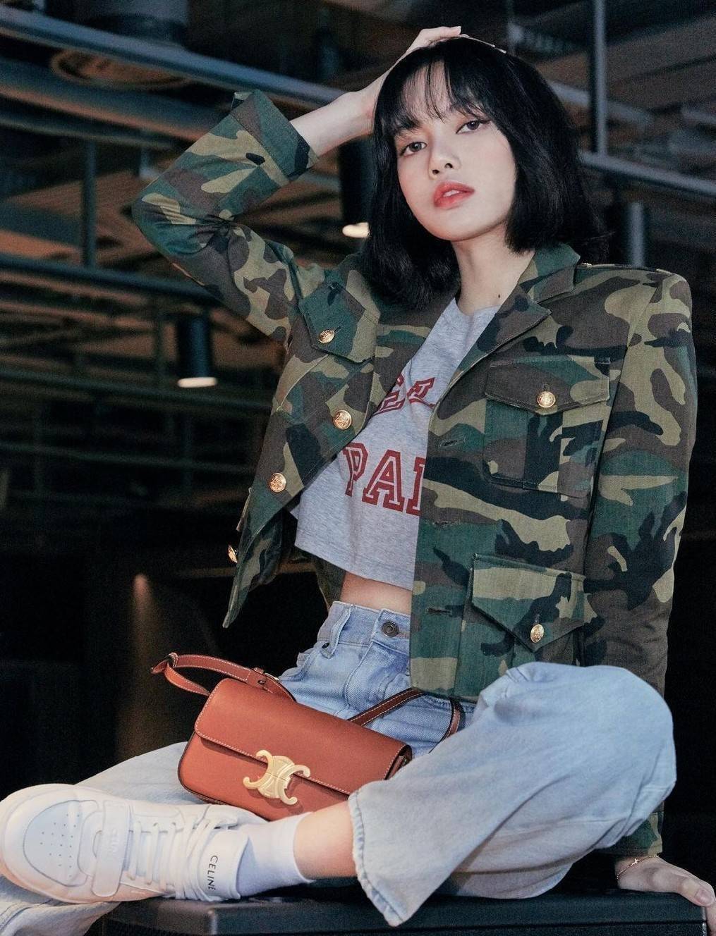 พรีเมี่ยมกิ๊ฟแท้ 100% 】CELINE TRIOMPHE SHOULDER BAG VIP GIFT WITH PURCHASE-GWP พรีเมี่ยมกิ๊ฟ Limited Edition จาก CELINE PERFUME DUTY FREE COUNTER วัสดุ TRIOMPHE & LEATHER ดีไซน์ยอดนิยมสไตล์สาว LISA