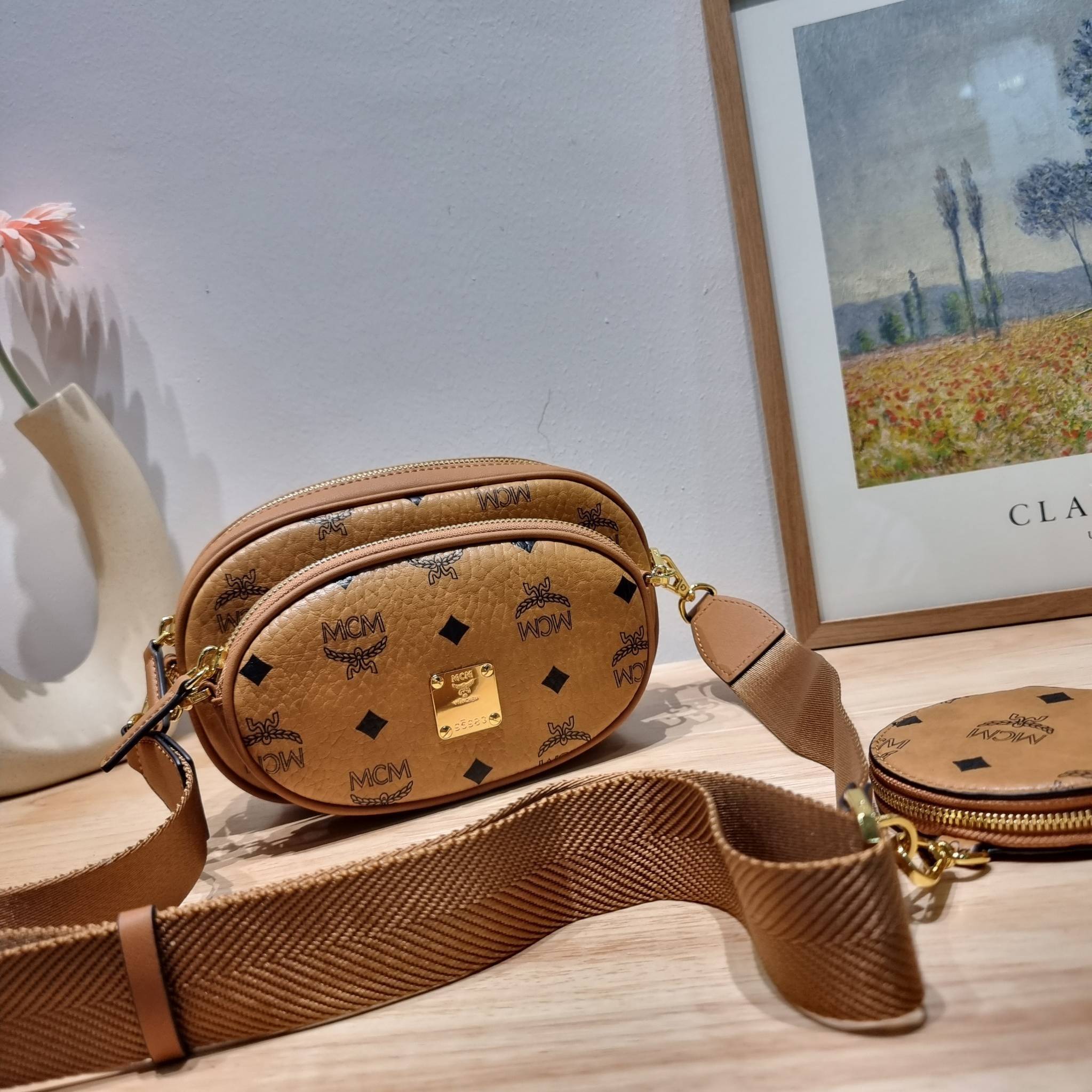 ORI | M.C.M ESSENTIAL MULTI POCHETTE BAG IN VISETOS กระเป๋าสะพายมัลติฟังก์ชั่น ดีไซน์กระเป๋าทรง pouch 3 ชิ้นสุดคุ้ม สามารถประกอบเข้าด้วย หรือแยกชิ้นใช้งานได้หมด ครบครันตอบโจทย์ทุกลุค