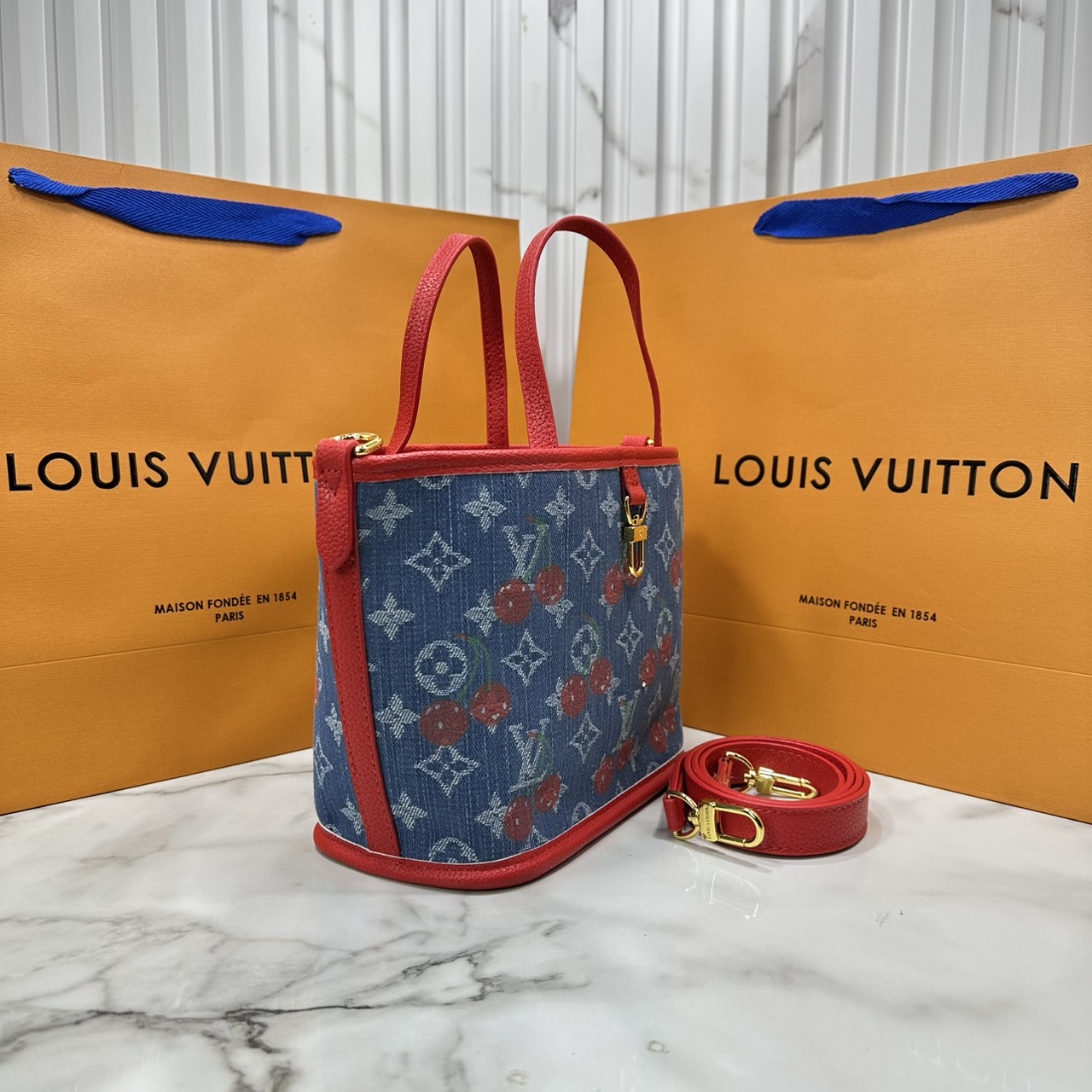 ORI หนังแท้ | LV x TM - Neverfull Inside Out BB Bag Monogram cherry denim กระเป๋าสะพายทรงโท้ทใบเล็ก ไอเท็มโดดเด่นมีชีวิตชีวา เดนิมปักลายเชอร์รี่สีสันสดใสสะดุดตาสะท้อนสไตล์ไอคอนิกของศิลปินชาวญี่ปุ่น