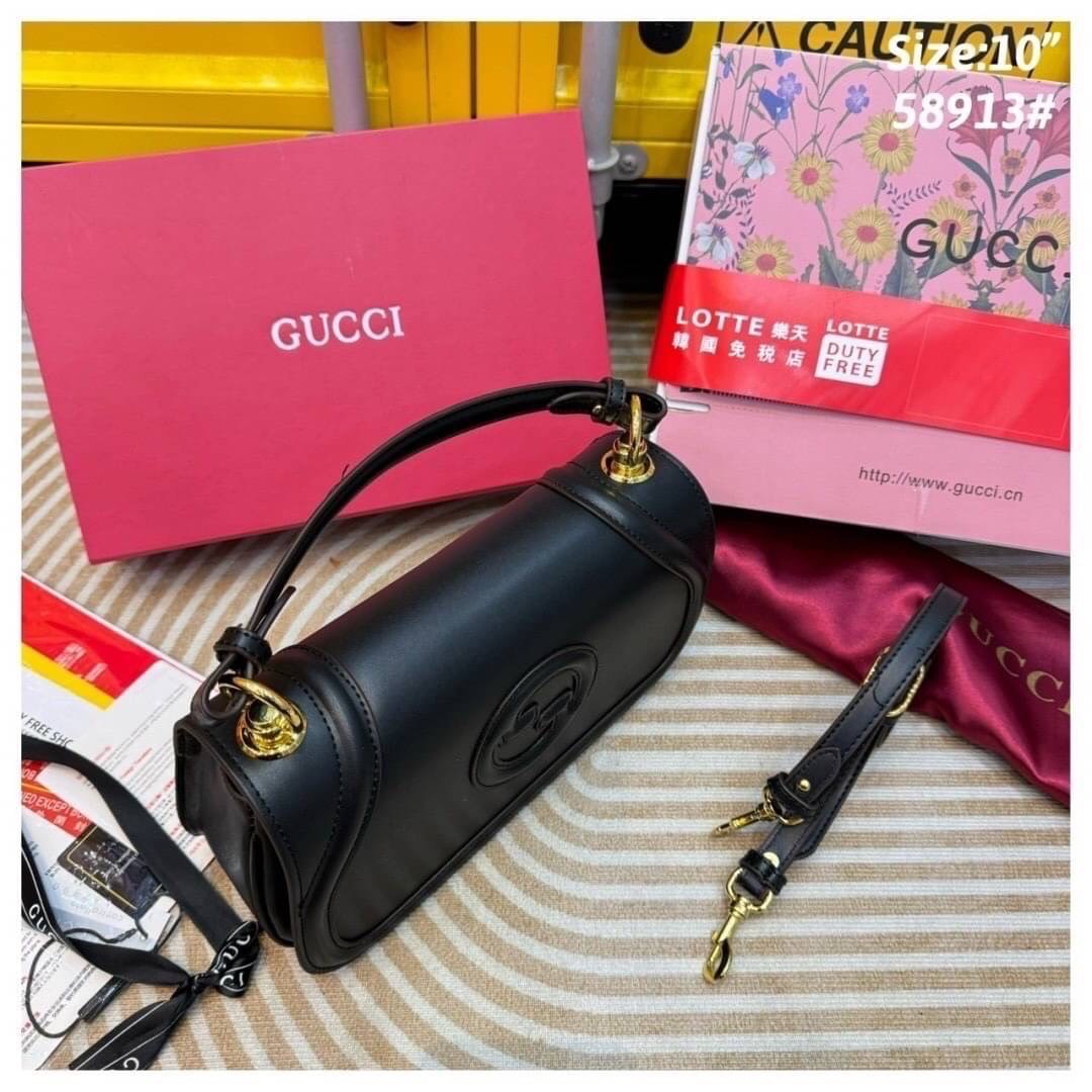 Gucci Blondie small top handle bag กระเป๋าสะพายรุ่นใหม่สุดไอคอนนิก ดีไซน์วินเทจยุค 70 เป็นความหรูหราที่สามารถใช้งานได้จริง เหมาะอย่างยิ่งสำหรับตู้เสื้อผ้าของสาวๆยุคนี้ ดาวเด่นดวงใหม่ของแบรนด์ ควรมีมากๆ ค่ะ
