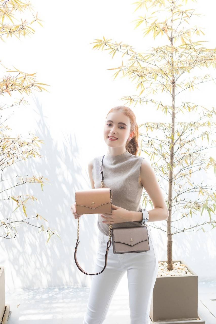 ทรงน่ารักมาก ใบเล็ก สี Glitter ✨ Limited รับ (summer) **KEEPBAG_Aris กระเป๋าใบใหม่เอาใจสาวทุกสไตล์เลยค่ะ 🌈🌈Summer นี้ ใครกำลังมองหากระเป๋าใบเล็กกะทัดรัด เหมาะกับทุกๆวัน ใช้งานง่าย ใส่ของครบใบนี้แนะนำเลยค่า น้ำหนักเบา สะพายไม่เจ็บไหล