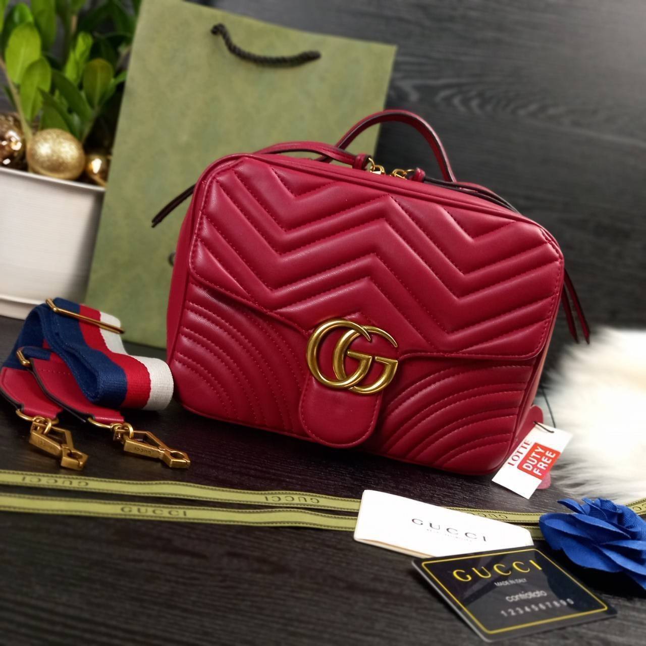 VIP GUCCI GG MARMONT TOP HANDLE SHOULDER BAG / BOLSA GG MATELASSE กระเป๋าถือ กระเป๋าสะพาย คอลเลคชั่นสุดหรู มาพร้อมสายสปอร์ตสะพายยาว สามารถปรับระดับได้ ถอดได้ เป็นอีกรุ่นที่โดดเด่นมากๆ การใช้งานคล้องตัวสุดๆ โดดเด่นด้วยโลโก้ GG ขนาดใหญ่เป็นเอกลักษณ์