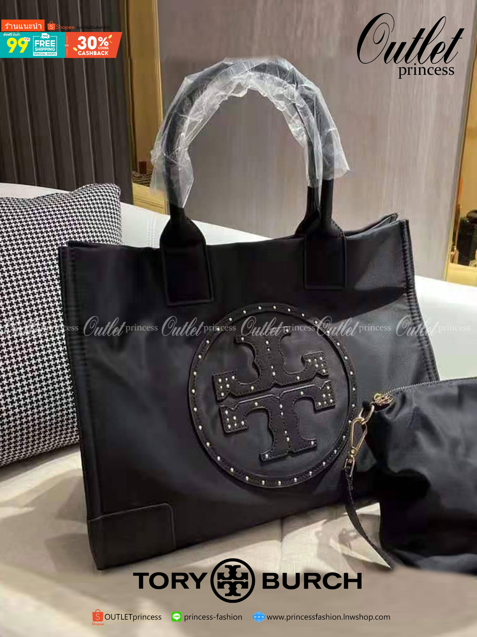 TORY BURCH ELLA TOTE BAG **BUY1GET1 สวยคุ้มในราคาสบายกระเป๋า‼️ กระเป๋าทรง SHOPPING วัสดุ NYLON ทั้งใบตัดด้วยหนัง SAFFIANO ดำ ตกแต่งด้วยหมุดรอบโลโก้แบรนด์ ด้านในบุผ้าปั้มแบรนด์ เปิดปิดด้วยกระดุมแม่เหล็ก ช่องกว้างหลักหนึ่งช่องและช่องซิปอีกช่อง พร้อมช่องใส่ข