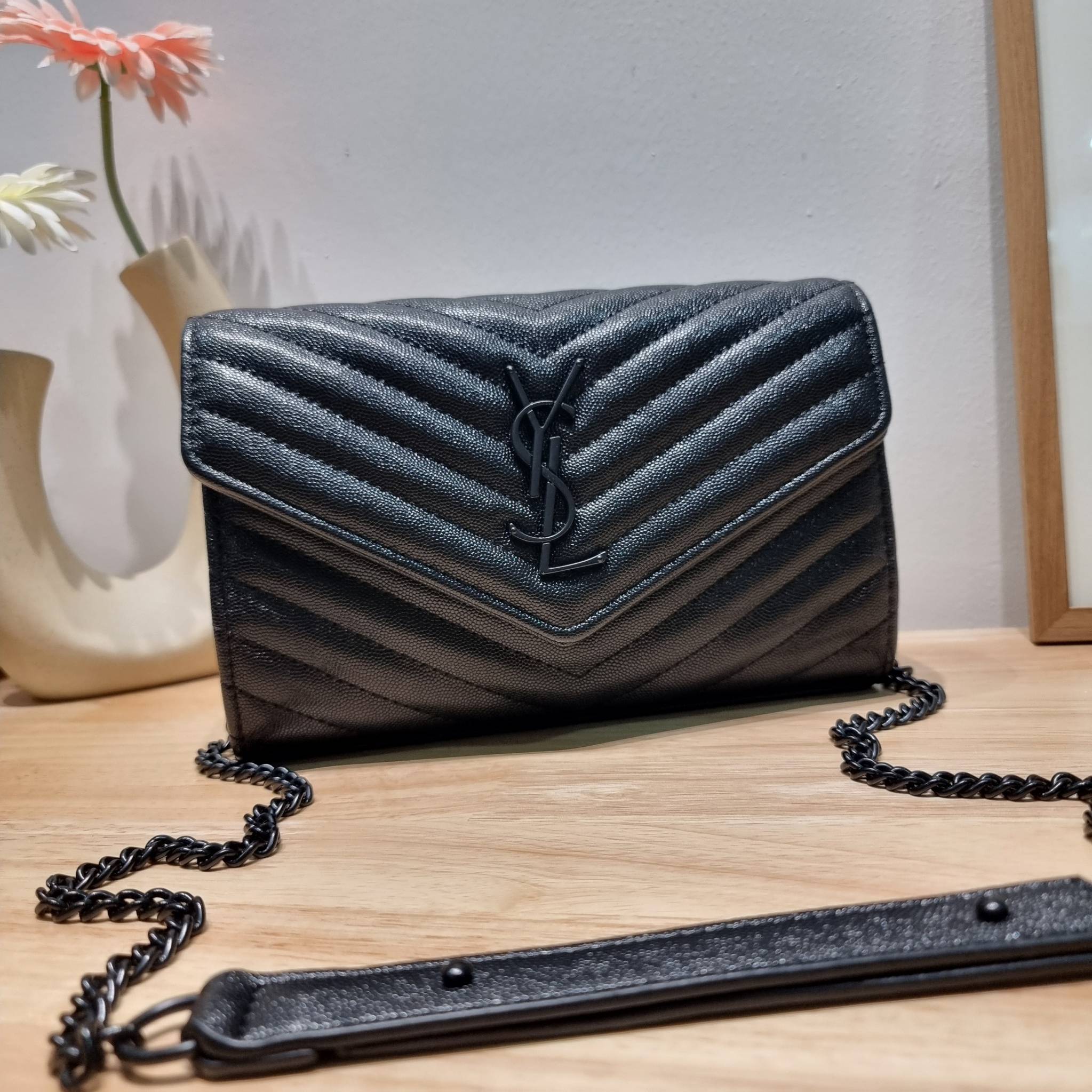 YSL WOC 9 ไม่เคยผิดหวังจริงๆ!! กับรุ่นที่สาวๆรู้กัน Yves Saint laurent clutch bag with chain กระเป๋าสะพายทรง woc สุดฮอต ดีไซน์เรียบหรู