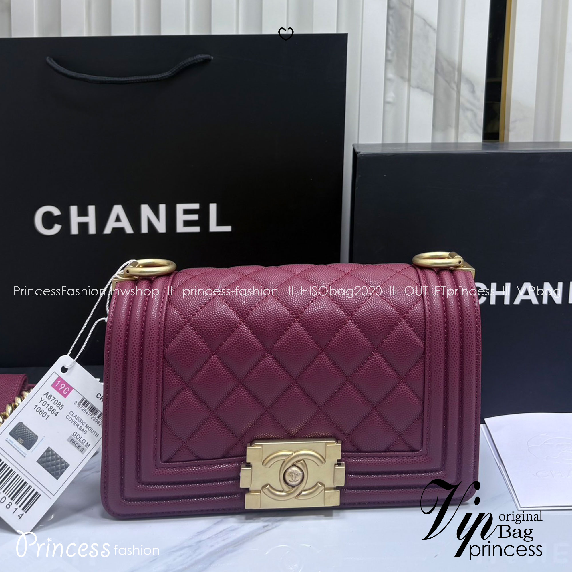ORI หนังแท้ | CHANEL Boy 20cm shoulder bag กระเป๋าสะพายรุ่นยอดนิยมสุดคลาสสิคตลอดกาล หรูหราระดับตำนาน สวยงามเหนือกาลเวลา ขนาดเล็กน่ารัก ไม่ว่าเวลาจะผ่านไปเเค่ไหนก็ไม่เคย Out เรียบ หรู คลาสสิค ผู้ดี ไฮโซที่แท้ทรูสวยมากค่ะ