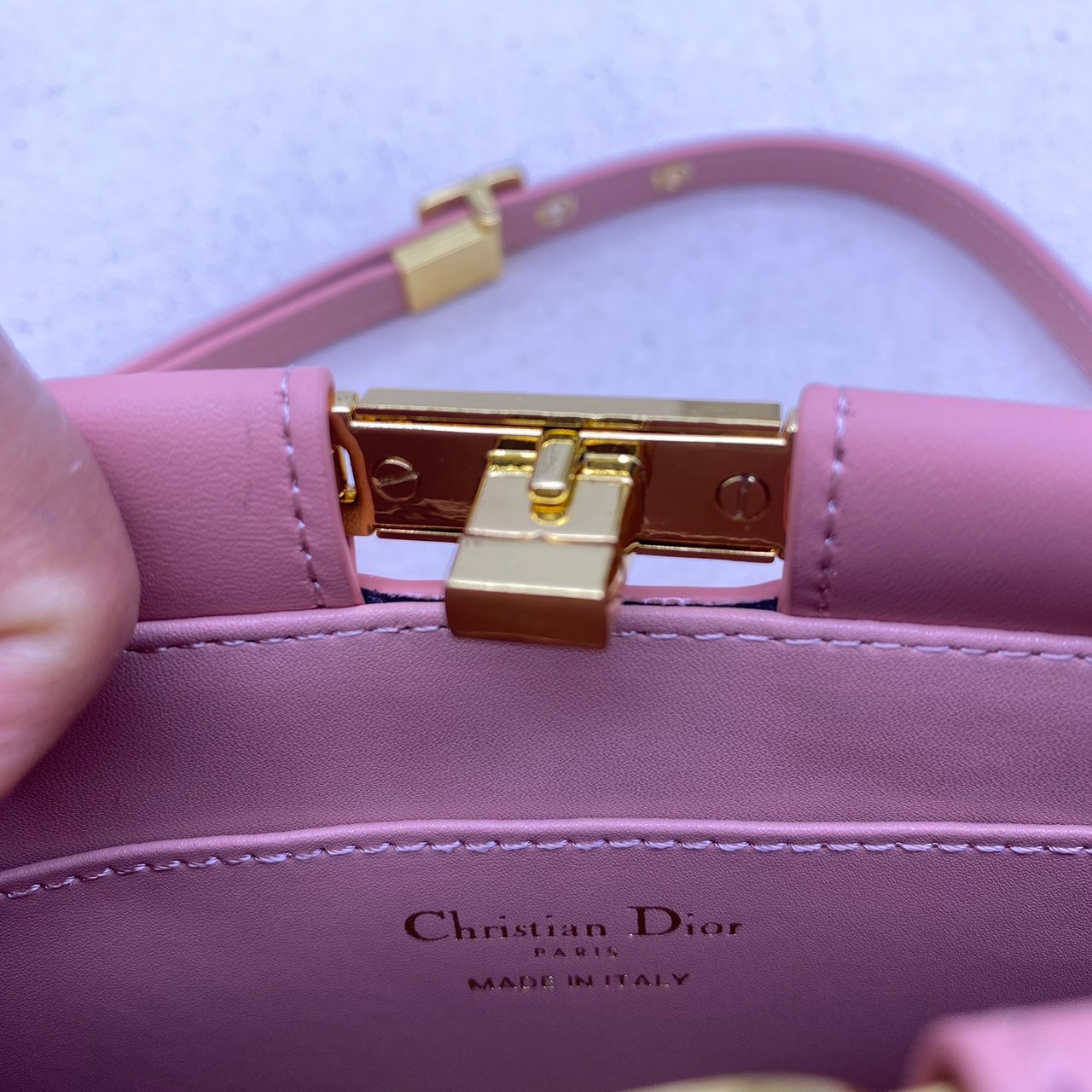 Dior Caro Colle Noire Clutch with Chain Cannage / DIOR Clutch / DIOR BAG พร้อมส่ง 4 สี กระเป๋าสะพายทรงคลัท ดีไซน์เรียบหรู ดูแพง รุ่นนี้คือ ถือแล้วผู้ดีมากค่ะ