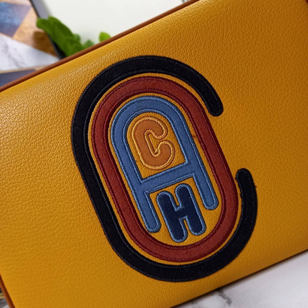 OUTLET 】COACH Camera Bag In Colorblock With Coach Patch (COACH F79278) 🍁หายากมากๆแล้วรุ่นนี้**จะถือ หรือสะพาย ได้ตามใจสั่ง //วัสดุหนังแท้เต็มใบ คุณภาพหนังดีมากๆ ปักโลโกตัวC ด้านหน้า ดูดีแบบไม่ซ้ำใคร //มาพร้อมสายสะพาย 2 สาย >>สายหนัง และสายสป