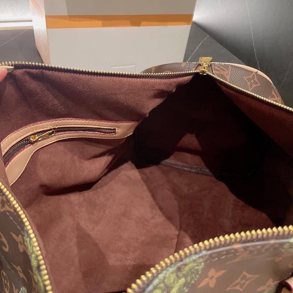 Louis Vuitton Monogram Travel Bag Luggage / LV Travel กระเป๋าเดินทาง อีกรุ่นขายดี!!! ของมันต้องมี ♡ มาใหม่ กระเป๋า TRAVEL BAG ใส่ของได้เยอะมาก ทรงสวย พิมพ์ลายชัดเจน มาพร้อมสายสะพายข้างสวยหรู ดูแพงคะ! พร้อมส่งที่ไทย