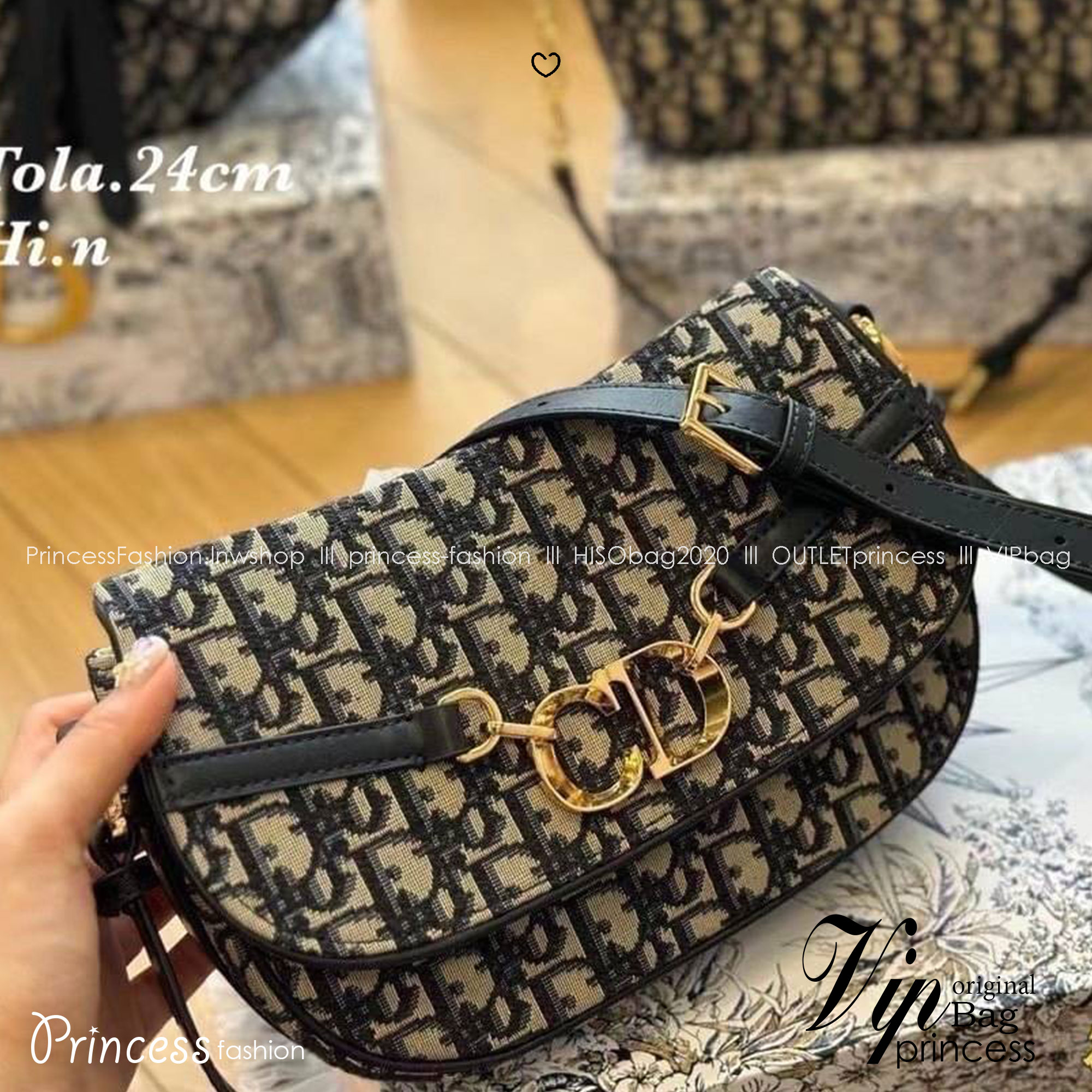 DIOR Small CD Besace Bag กระเป๋าสะพายทรงสวย ดีไซน์โลโก้โดดเด่นและหรูหรา ผ้าแจ็กการ์ดสวยเด่นเป็นเอกลักษณ์ ดีเทลดูดีมีกิมมิคในตัว สะพายทำงาน ไปเที่ยว ไปเดท ได้ทุกโมเมนต์ เป็นไอเท็มที่ควรมีไว้ติดบ้านอีกใบเลยน้า