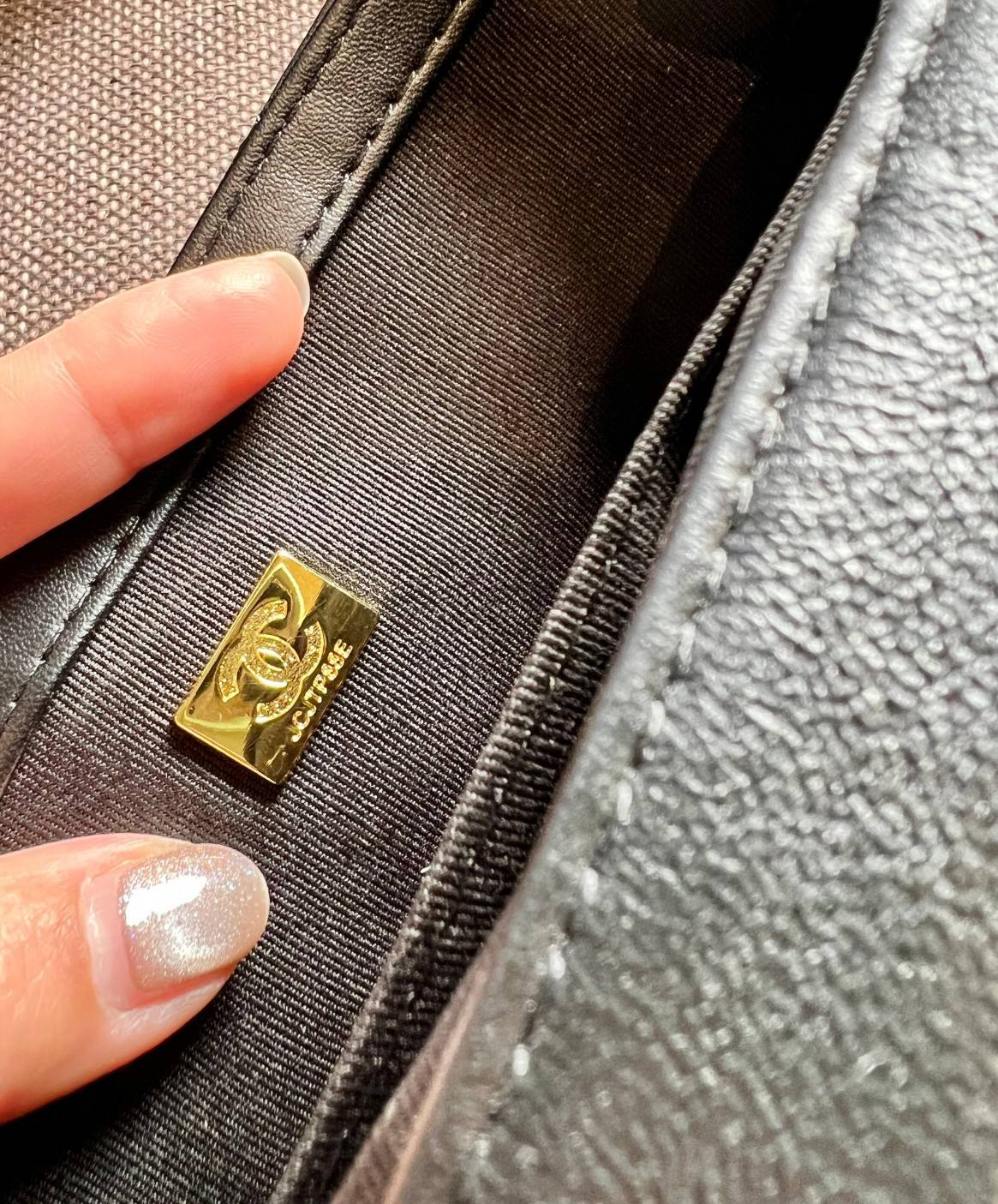 Chanel Small Flap Bag with Top Handle 8" /CHANEL CHAIN SHOULDER BAG กระเป๋าสะพายได้และหิ้วได้ หนังสวย เรียบ สัมผัสนุ่มมือ น่าใช้มากๆ