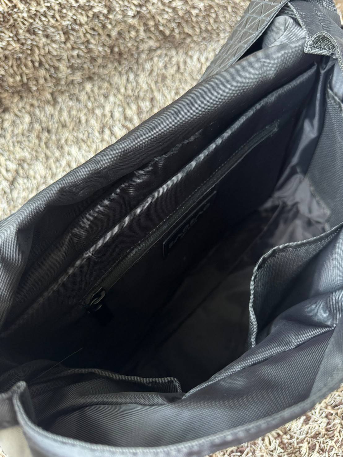 พร้อมส่ง 4 สี Baobao issey miyake Sling shoulder bag / Miyake geometric-panelled Laptop กระเป๋าสะพาย 🧡 เกรดออริจินอล 1:1 สลับแท้ ใช้งานต่างประเทศได้