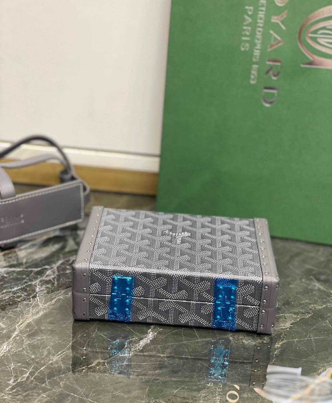 ORI หนังแท้ | Goyard Minaudière Trunk Bag กระเป๋าสะพายทรงแมสเซ็นเจอร์ เป็นคลัตช์ได้ในใบเดียว น้ำหนักเบา ทรงกล่องดีไซน์ใช้งานง่าย สวยหรู