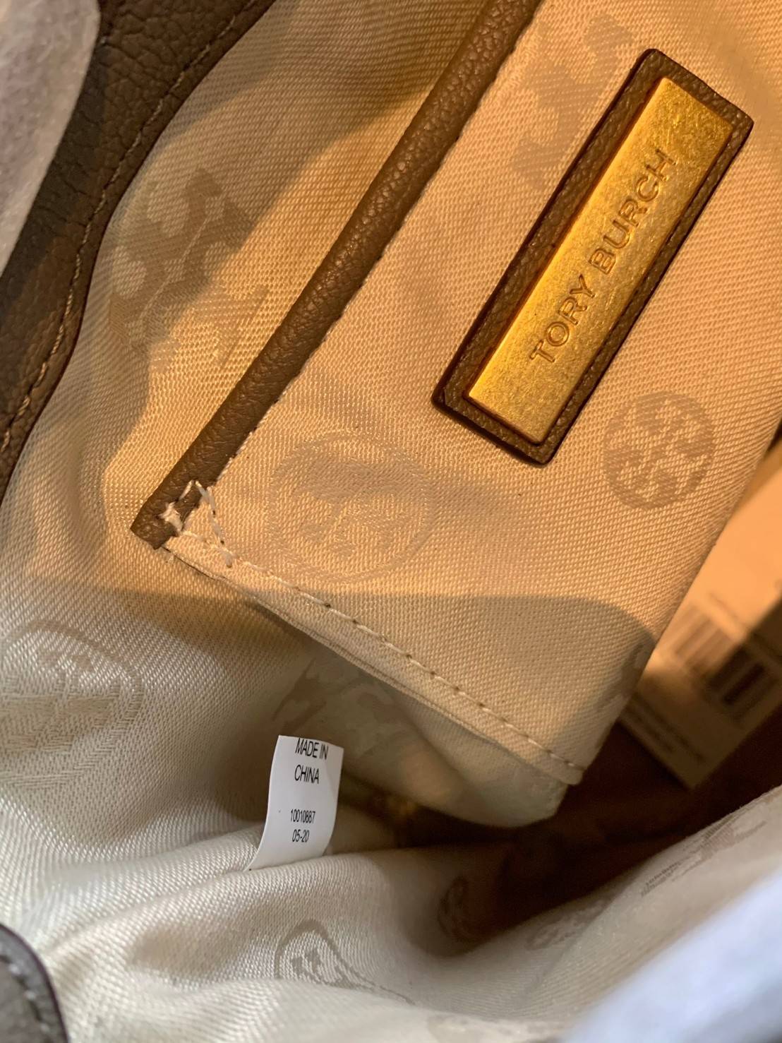 น้องสวยเกินเบอร์ คุณภาพแน่น จำนวนจำกัด! TORY BURCH MINI WILLA BUCKET BAG พร้อมส่งที่ไทย แนะนำต้องมีค่า กระเป๋าทรงจนมจีบ หนังแกะแท้((หนังแกะจะมีคุณภาพดีและแพงกว่าหนังวัวนะคะ)) ลายหนังสวย เดินด้ายลายนวม สัมผัสแล้วสาวๆหลงรักแน่นอนค่าา