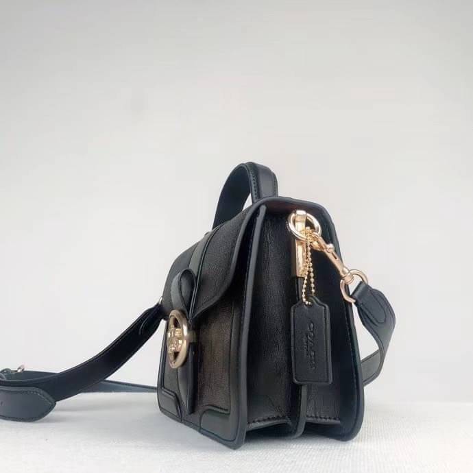 ของแท้ 💯% Coach Riley Top Handle 22 In Signature หนังแท้ 4 แบบ พร้อมส่งที่ไทย