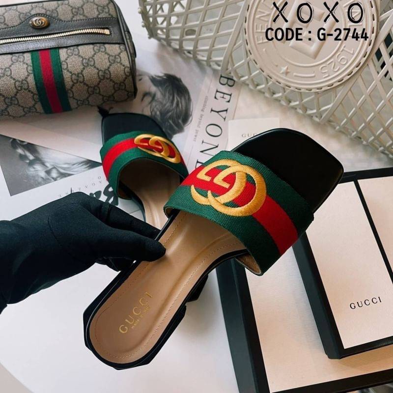 Gucci Flat Shoes งานสวม ลายผ้าสีลับปักแบรนด์ GG สวมใส่ง่าย มีส้นเล็กนเอยกำลังใส่สบาย น้ำหนักเบา ส้น 6 เหลี่ยม ด้านในรองนวมนุ่ม ใส่สบาย