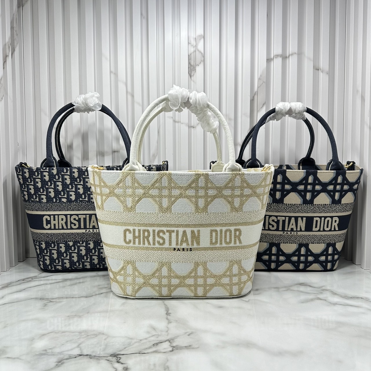 DIOR Hat Basket Bag / DIOR NEW LINE TOTE / DIOR KID TOTE กระเป๋าทรงโท้ทรุ่นใหม่ เอกษณ์ความหรูหรา โดดเด่นสวยงาม เกรดออริ 1:1 ใช้งานต่างประเทศได้