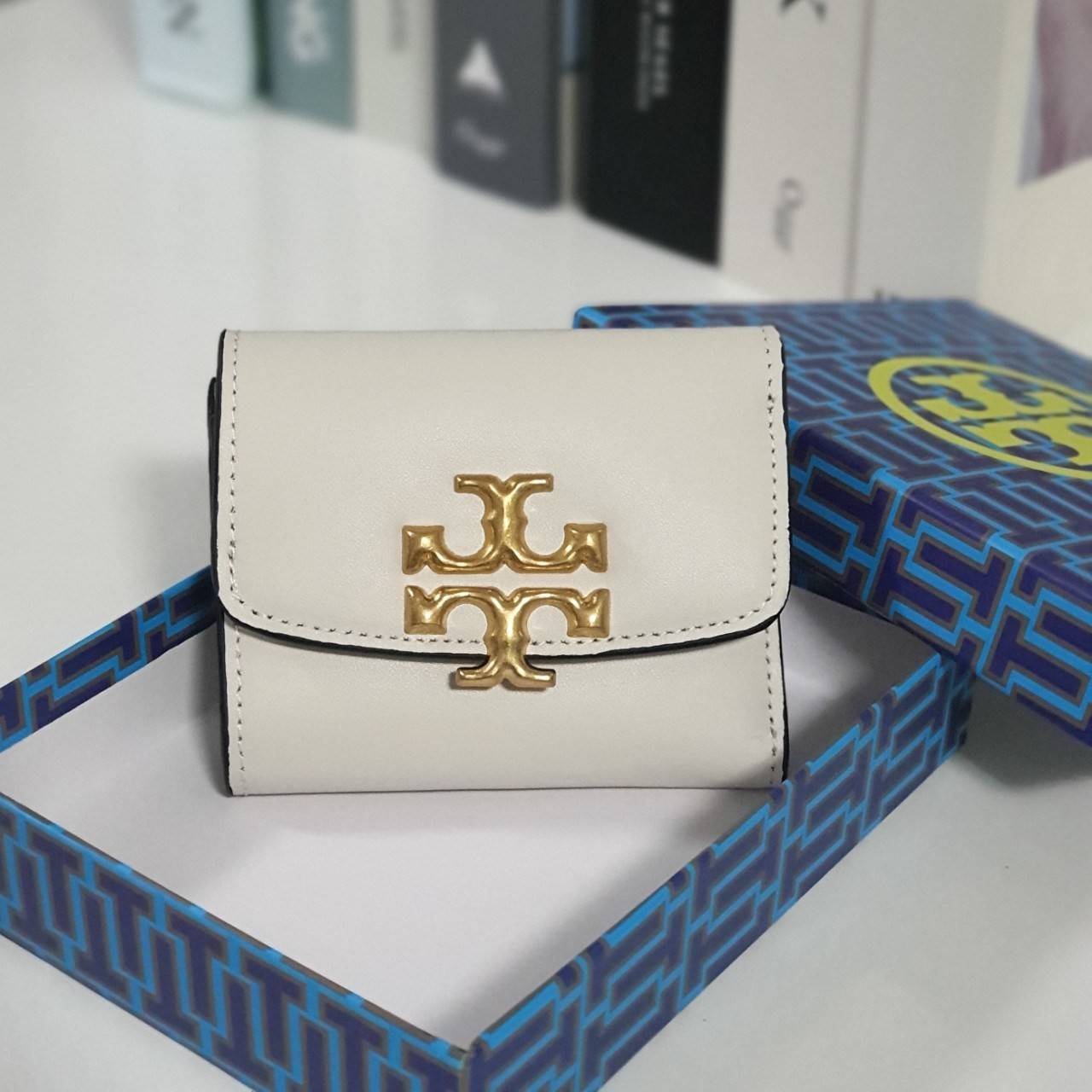 ของแท้ 💯% TORY BURCH SMALL WALLET กระเป๋าสตางค์สุดคลาสสิค ใบจิ๋วขนาดกำลังน่ารัก พกพาง่าย วัสดุหนังแท้ ประดับโบโก้ทอง