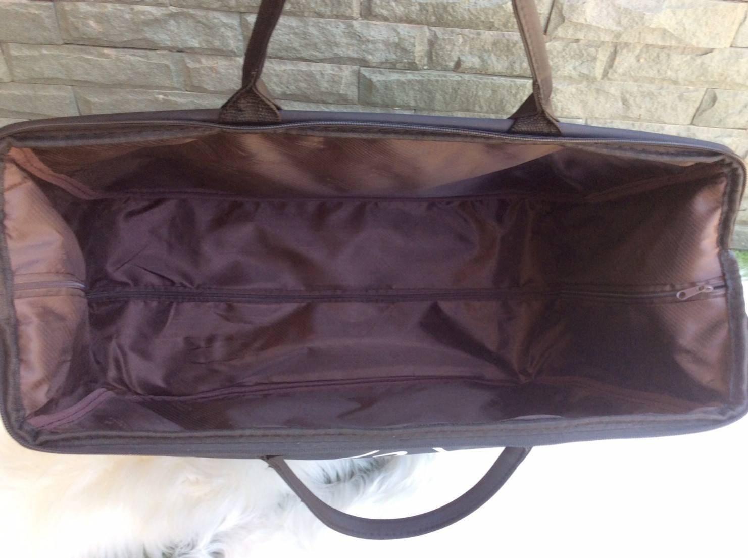 กระเป๋าเดินทางล้อลาก **3cebag เข้าแล้วจ้ารุ่นนี้สั่งทำพิเศษ เอาใจลูกค้า ต้องไปท่องเที่ยวบ่อย คันชักสั่งตรงจาฮ่องกง งานเป๊ะ หัวซิปนำกุญแจมาล็อคได้ ตัดเย็บโดยช่างคุณภาพ ซิปรูดลื่นมากๆ น้ำหนักเบา เหมาะกับไปเที่ยวหลายๆวัน นำติดตัวขึ้นเครื่องได้ วัสดุไนลอน ผสม