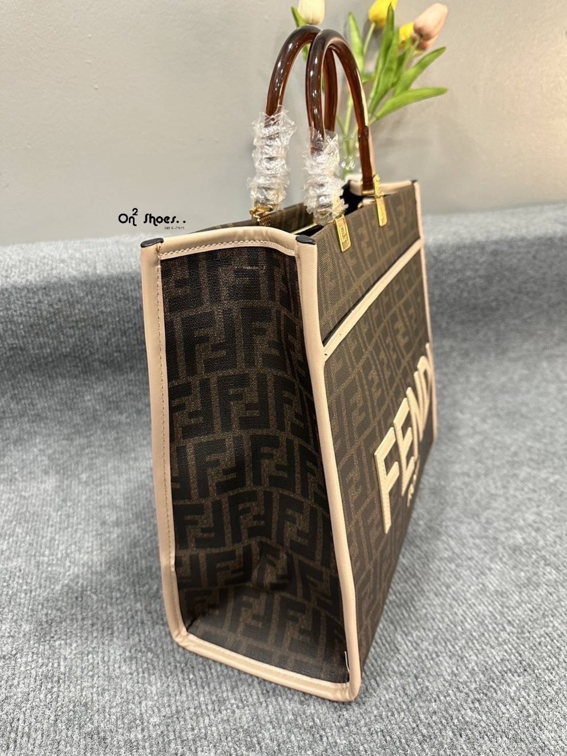 FENDI SHOPPING BAG / FENDI TOTE BAG กระเป๋าถือ/สะพายไหล่ ทรงสวย หรู ดูโดดเด่น ดีไซน์ทันสมัย