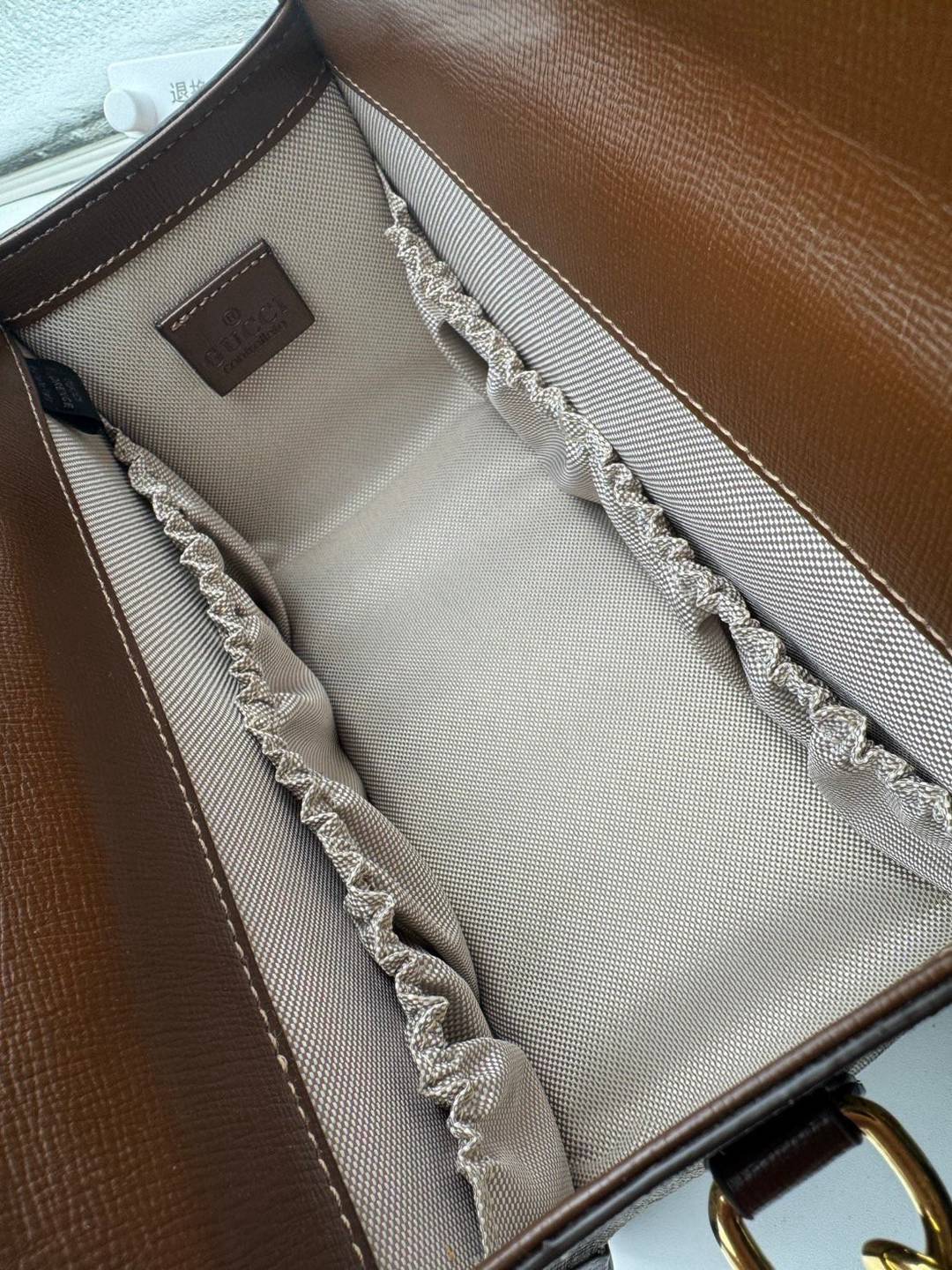 GUCCI Horsebit 1955 Top Handle Bag กระเป๋าสะพายรุ่นลิมิเต็ต ทรงกล่องสวยอยู่ทรง ดีไซน์เป็นเอกลักษณ์ ใช้งานง่าย