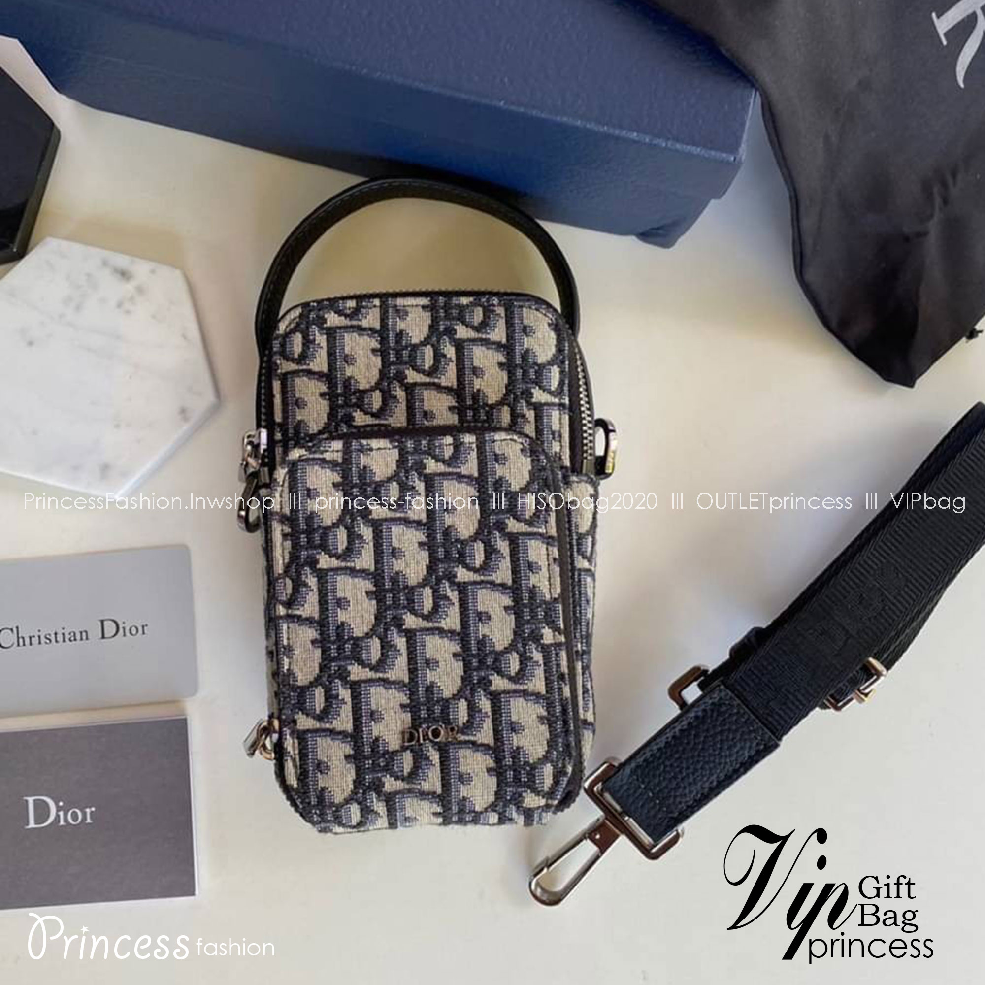 DIOR Micro Rider Pouch Beige and Black / Dior phone bag เกรดออริจินอล กระเป๋าสะพายใส่โทรศัพท์ใส่บัตร สายสะพายข้างถอดได้ ปรับระดับได้ การตัดเย็บละเอียด ตอบโจทย์การใช้งาน ภาพสินค้าถ่ายจากงานขายจริงใช้งานต่างประเทศได้